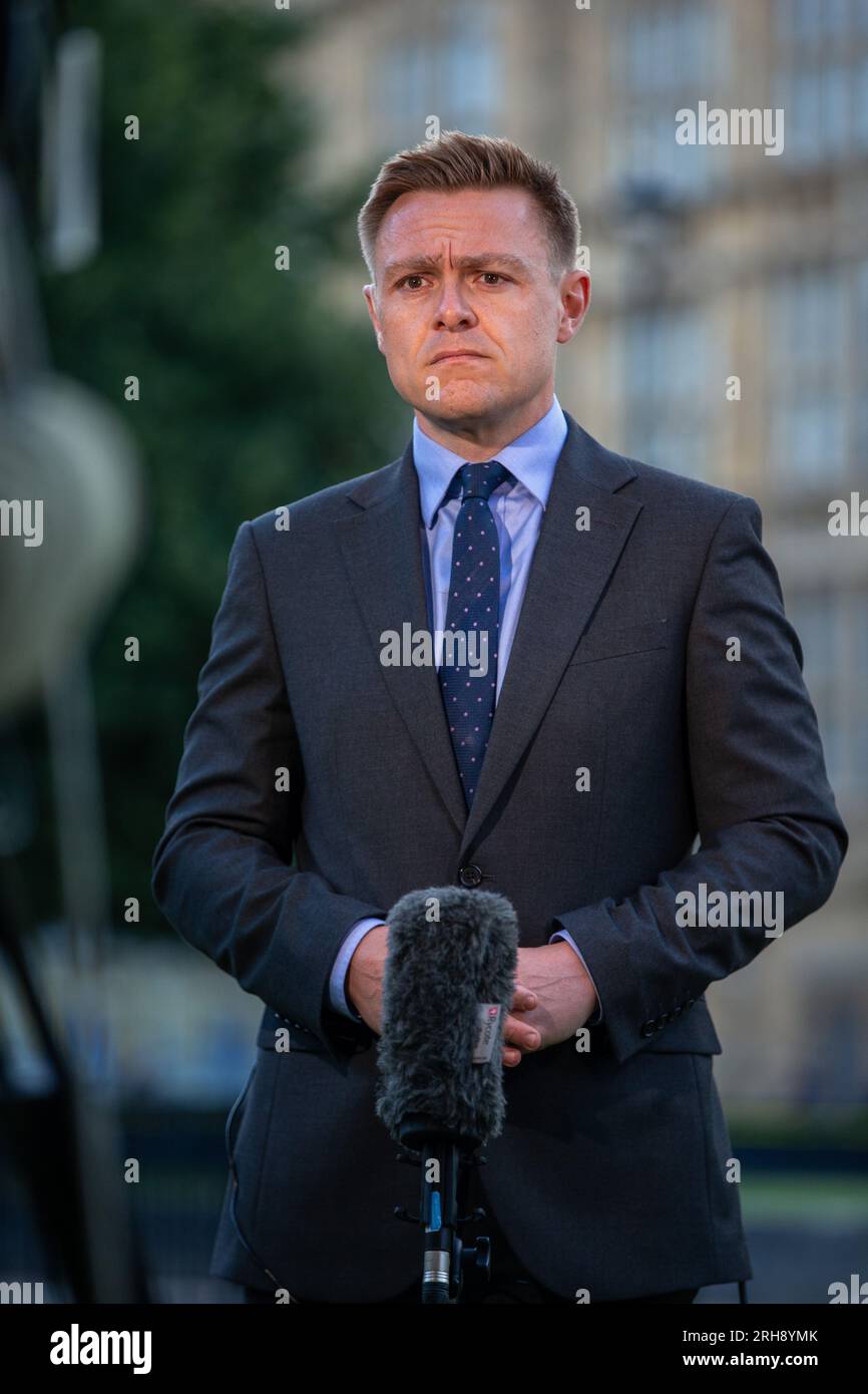 Londres, Royaume-Uni. Août 15 2023. Le ministre de la Santé et des soins secondaires Will Quince est vu à Westminster lors de la ronde des médias du matin. Crédit : Tayfun Salci / Alamy Live News Banque D'Images