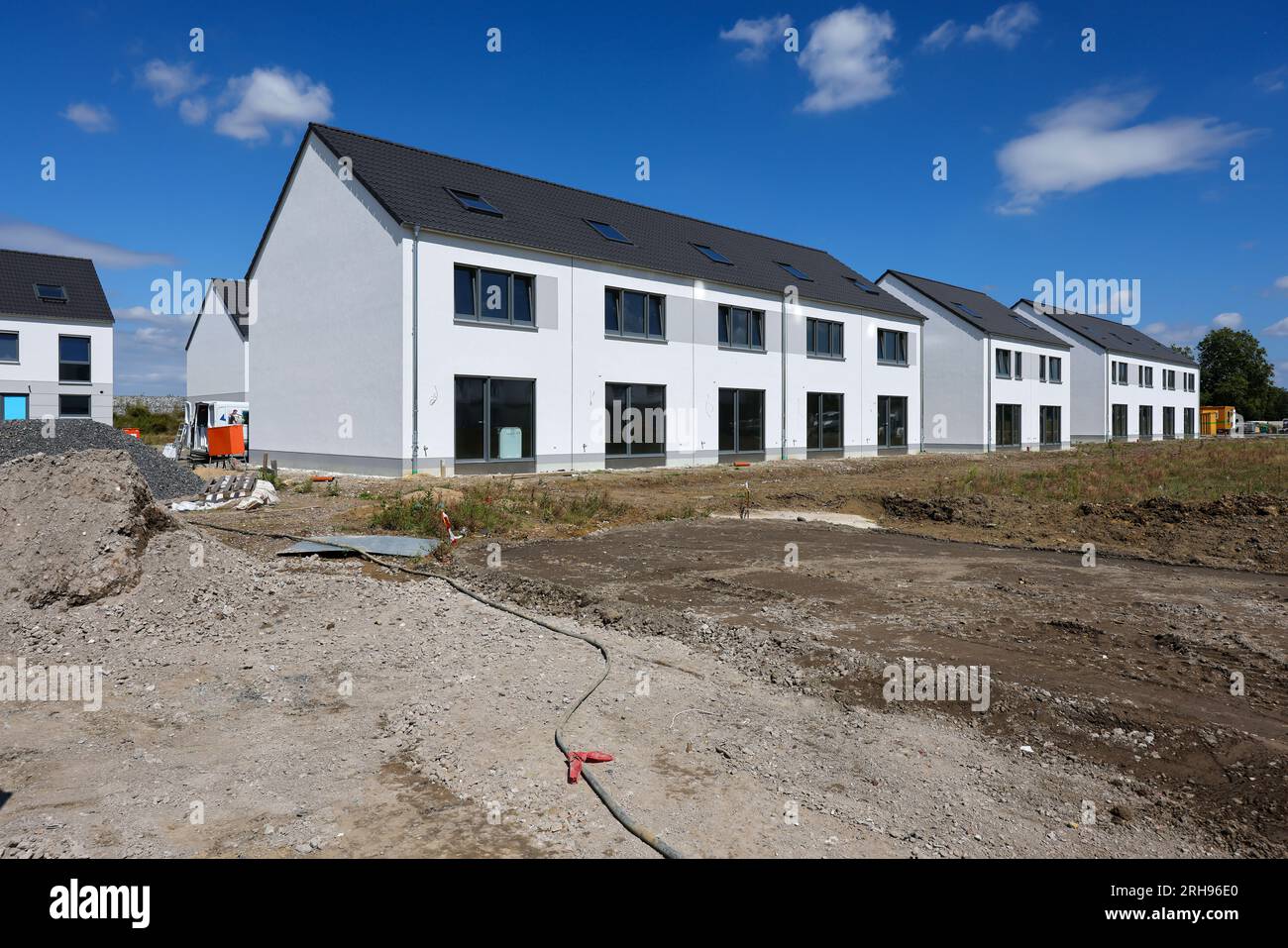Castrop-Rauxel, Rhénanie du Nord-Westphalie, Allemagne - Construction résidentielle dans la région de la Ruhr. Quartier nouvellement construit avec semi-détaché et en terrasse Banque D'Images