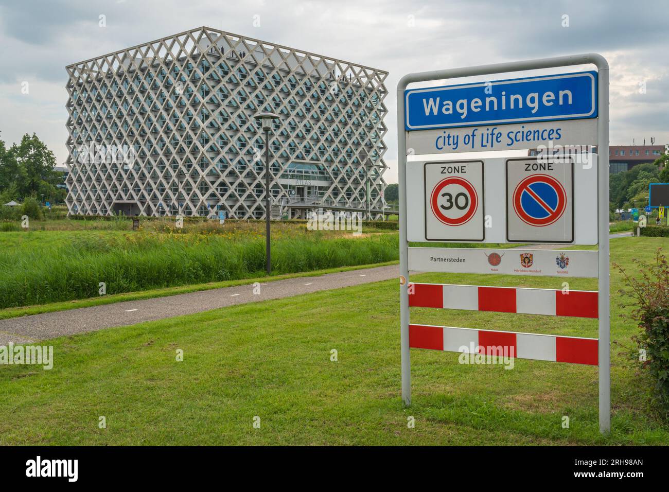 Wageningen, pays-Bas, 11.08.2023, panneau Wageningen ville des sciences de la vie, entrée à l'université et au campus de recherche de Wageningen Banque D'Images