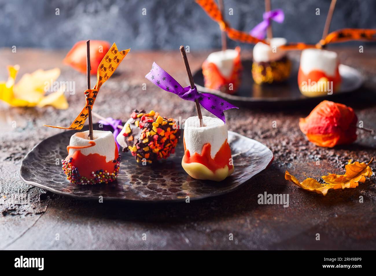 Trempés Marshmallow POPS pour Halloween Banque D'Images