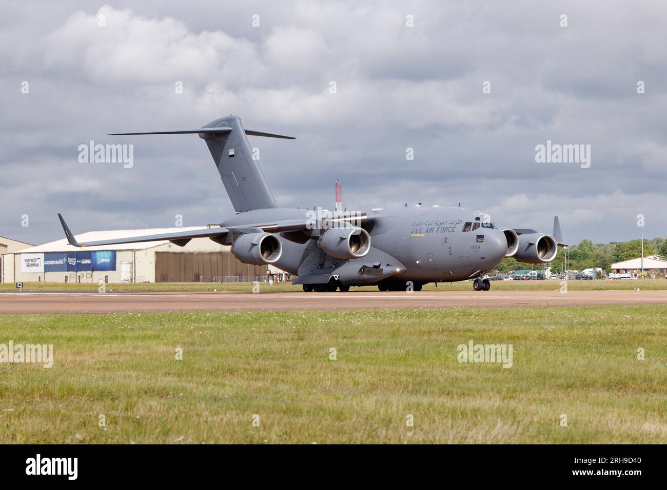 Le Boeing C-17a Globemaster III de l'United Emirates Air Force arrive à la RAF Fairford dans le sud de l'Angleterre pour participer à l'Air Tattoo Banque D'Images