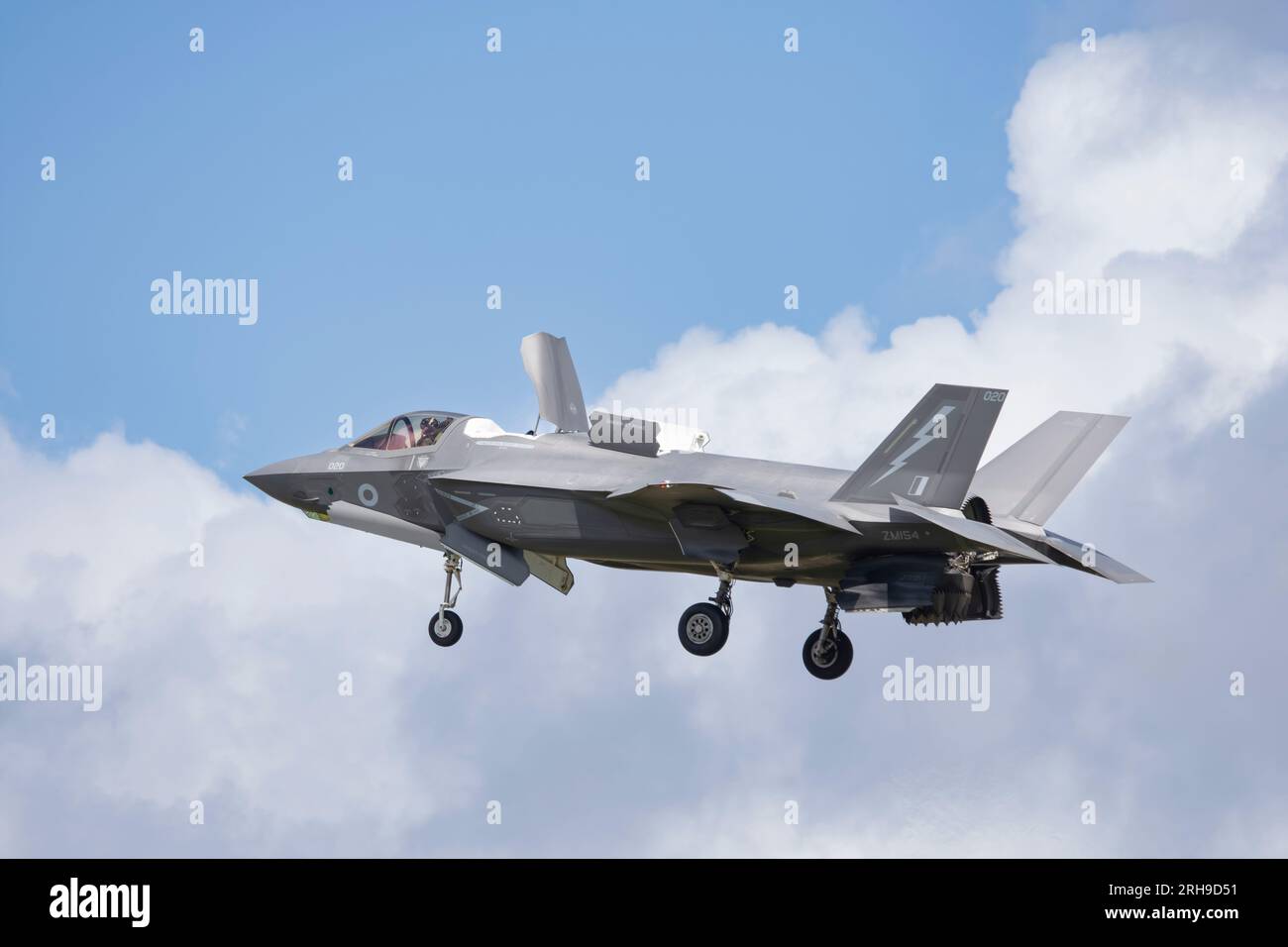 Royal Air Force Lockheed Martin F-35B Lightning II Stealth Fighter Jet du 617 Squadron RAF Marham s'affiche au riat dans les Cotswolds Banque D'Images