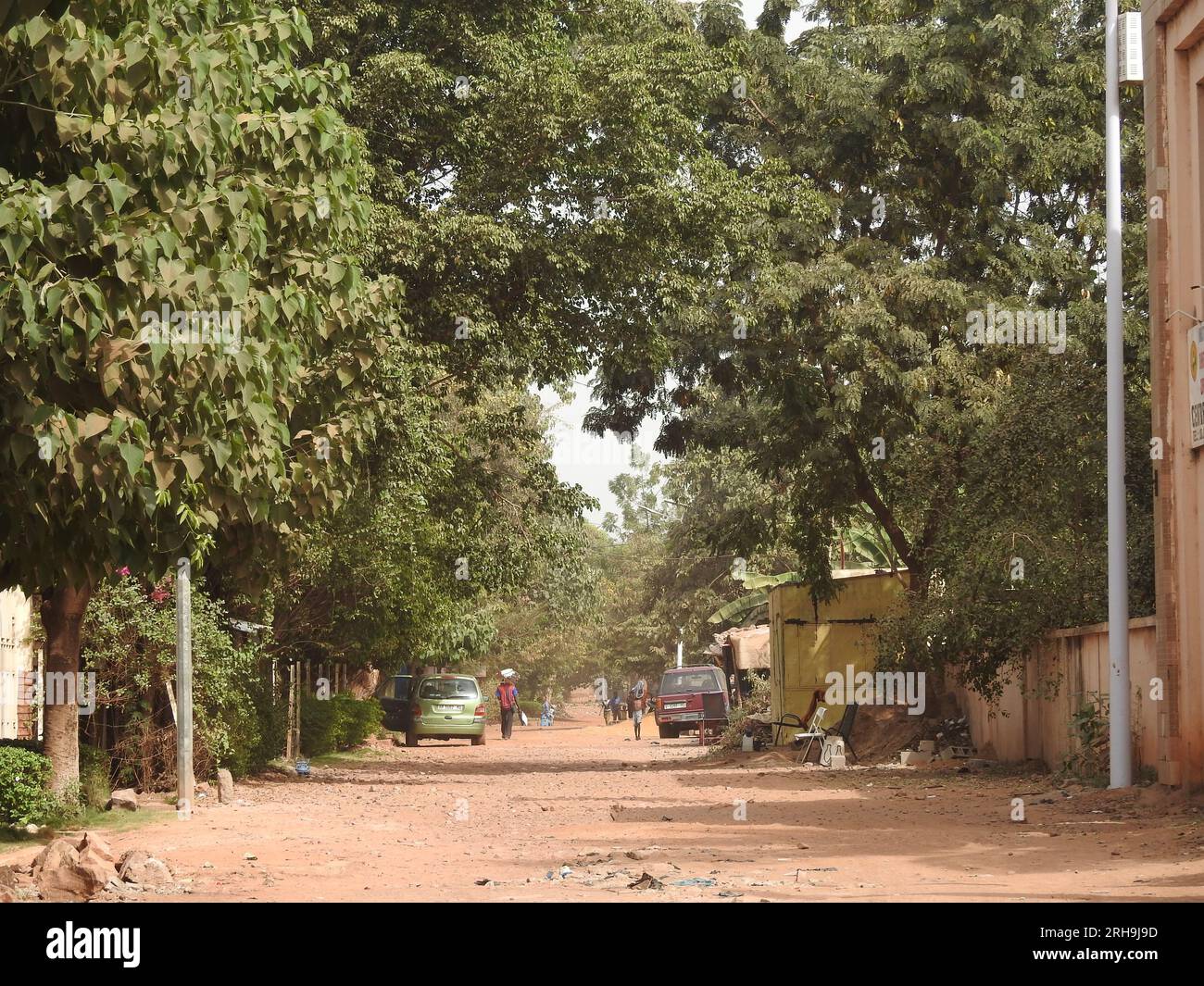 portrait africain. Les hommes tribaux d'un village africain avec leurs vêtements traditionnels Banque D'Images