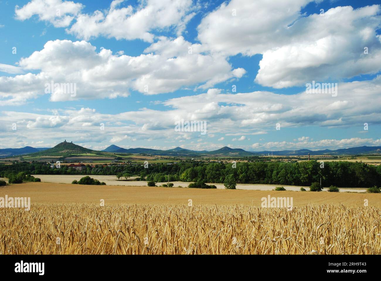 Hautes terres de Bohême centrale, hautes terres de Bohême centrale, château Hazmburk, montagne Milesovka près de Libochovice, République tchèque, 3 août 2023. (Photo CTK Banque D'Images