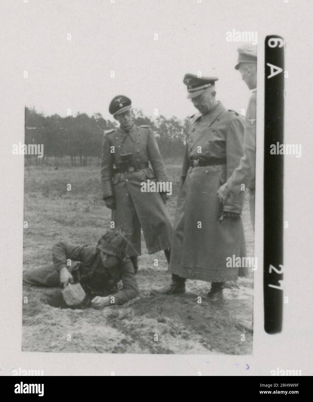 Photographe SS, Hofstäter (1943) Himmler observe l'entraînement au tir d'assaut et aux fourmis-chars. Banque D'Images