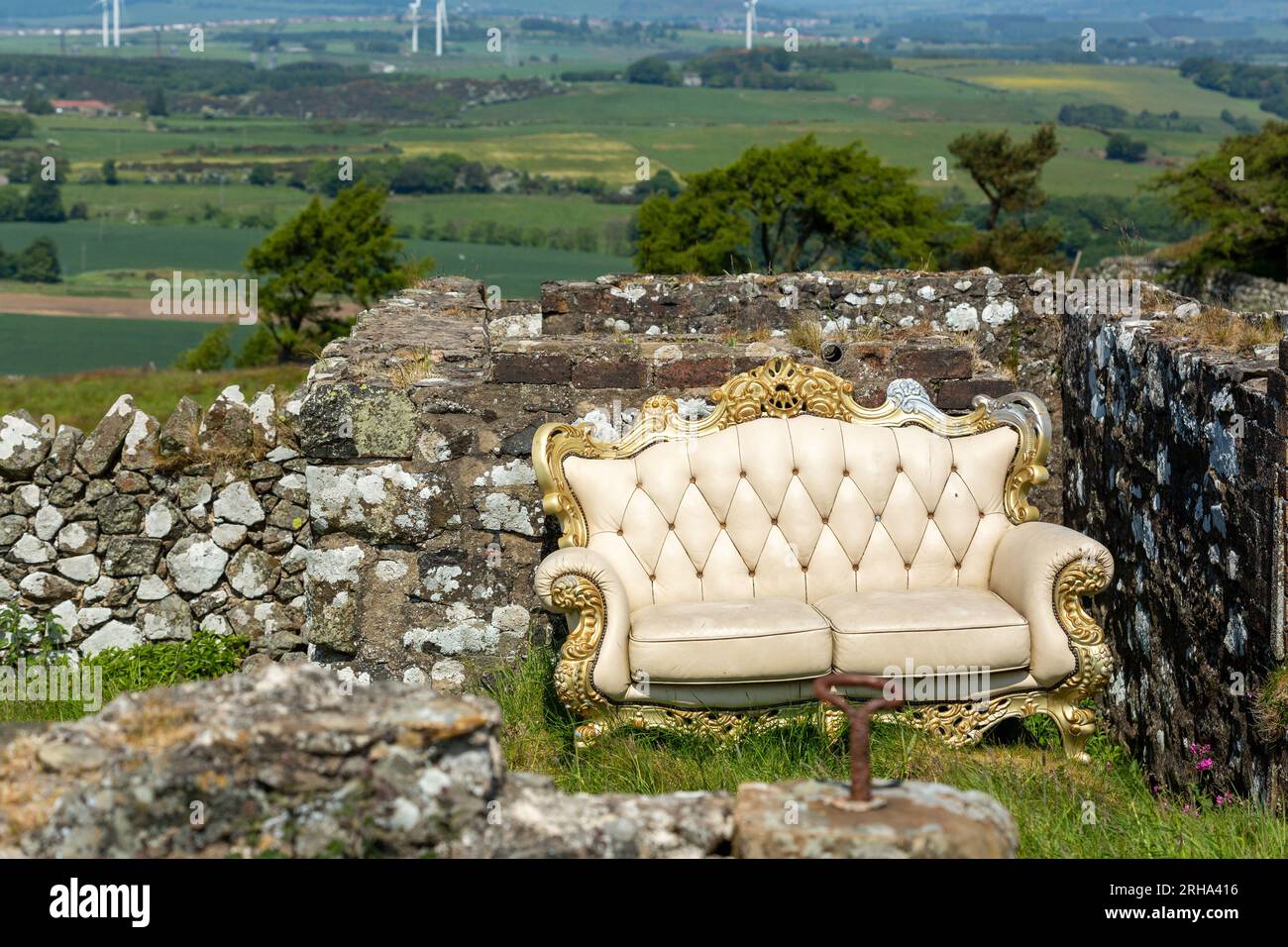Un canapé orné au sommet de Dunearn Hill à Fife, en Écosse Banque D'Images