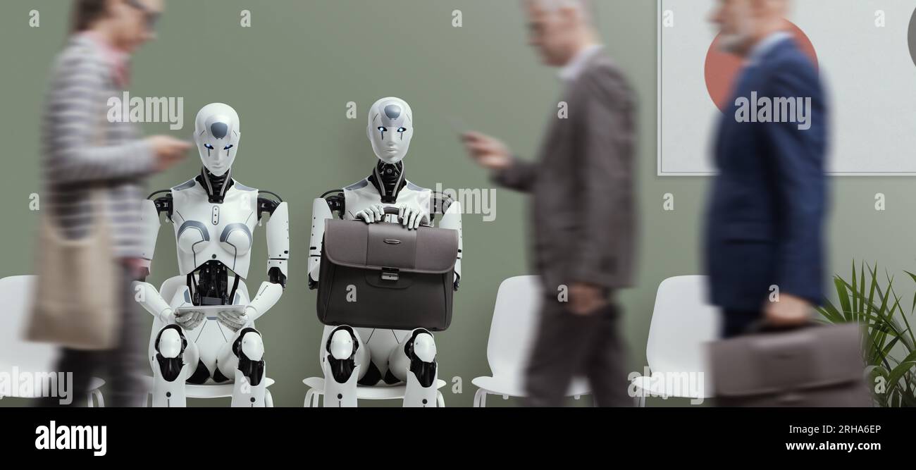 Hommes d'affaires et robot IA humanoïde assis et en attente d'un entretien d'embauche : IA vs concurrence humaine Banque D'Images