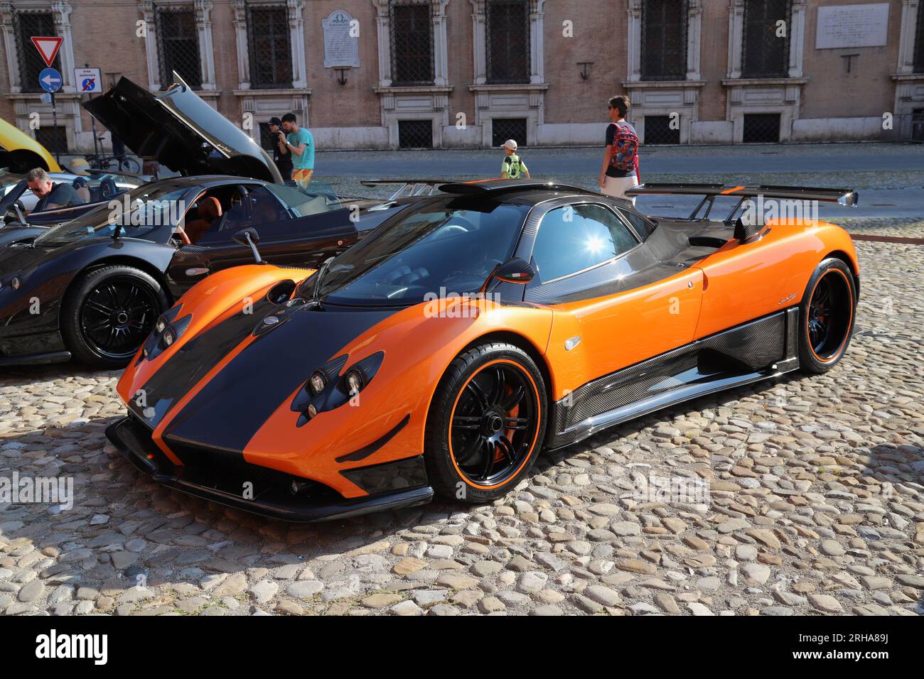 Modène, Italie, 16 juin 2023, défilé de voitures de sport Pagani et détails techniques pour le 25e anniversaire de la société Banque D'Images