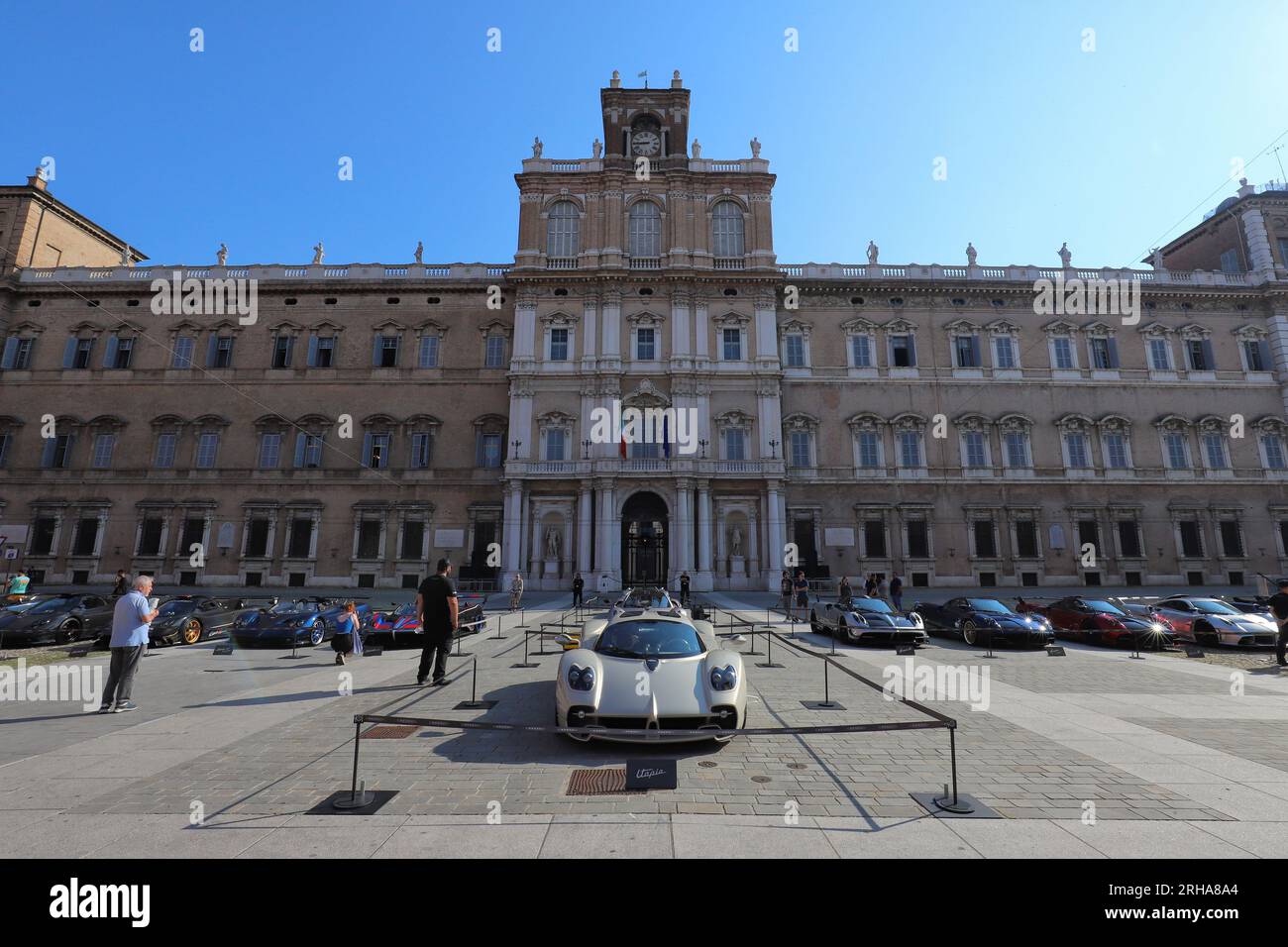 Modène, Italie, 16 juin 2023, défilé de voitures de sport Pagani et détails techniques pour le 25e anniversaire de la société Banque D'Images