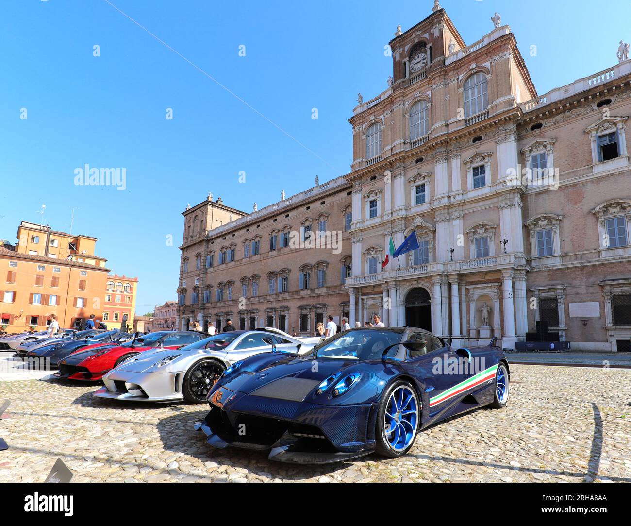 Modène, Italie, 16 juin 2023, défilé de voitures de sport Pagani et détails techniques pour le 25e anniversaire de la société Banque D'Images