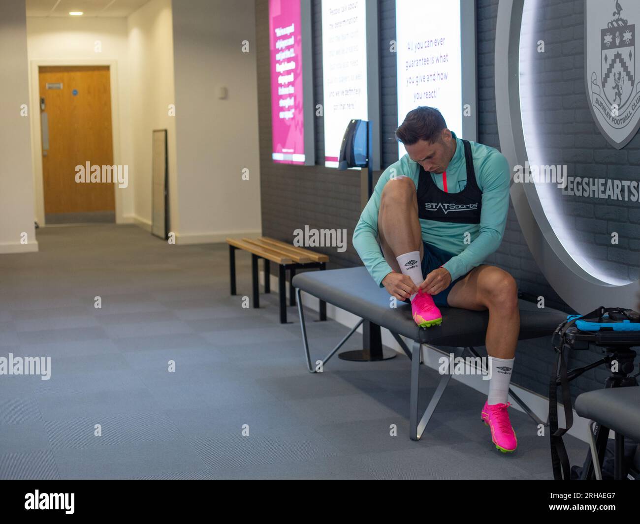 Joueur de Burnley lors de l'entraînement Connor Robert Burnley FC sur le terrain d'entraînement de Barnfield Mardi 15 août 2023 crédit : Sharon Latham/Burnley FC/Alamy Live News Banque D'Images