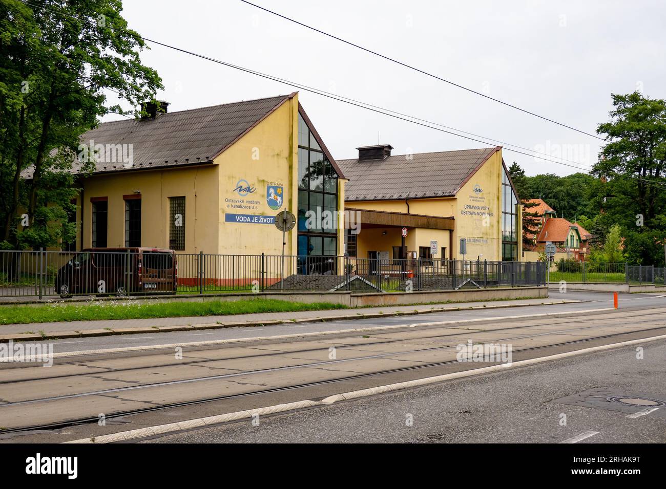 OSTRAVA, RÉPUBLIQUE TCHÈQUE - 4 AOÛT 2023 : Construction de la société d'approvisionnement en eau OVAK (Ostravske vodarny a kanalizace) à Ostrava à Nova ves Vodarna Banque D'Images