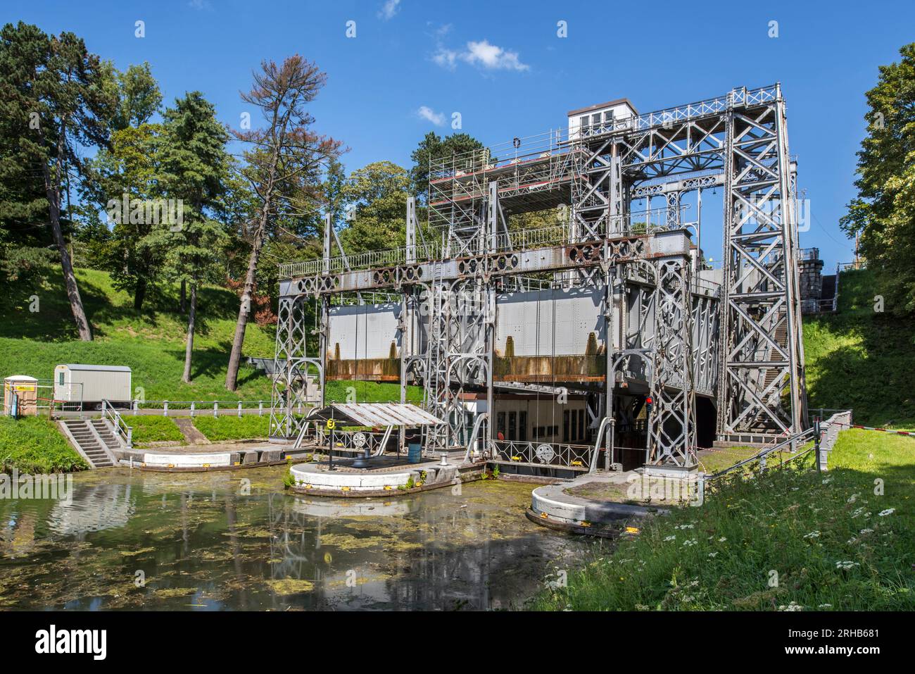 Ascenseur hydraulique pour bateaux n° 3 sur l'ancien Canal du Centre à Strépy-Bracquegnies près de la Louvière, Hainaut dans l'industrie sillon de Wallonie, Belgique Banque D'Images