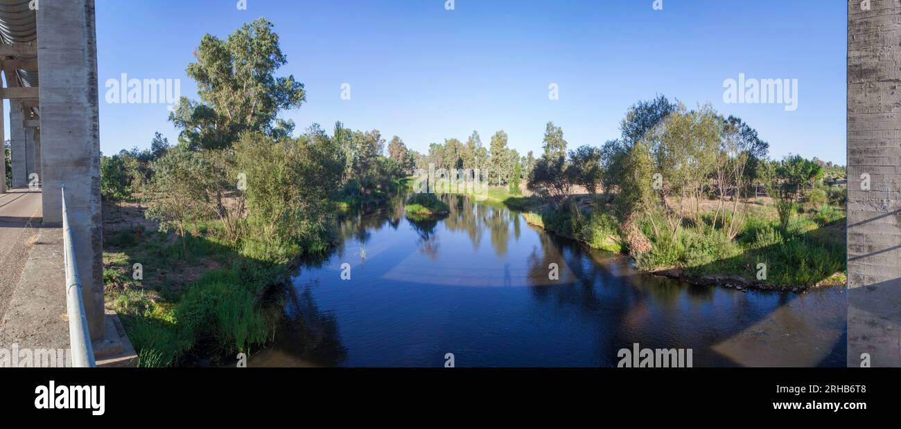 Traversée de la rivière Gargaligas Acedera aqueduc, Vegas Altas del Guadiana, Extremadura, Badajoz, Espagne Banque D'Images