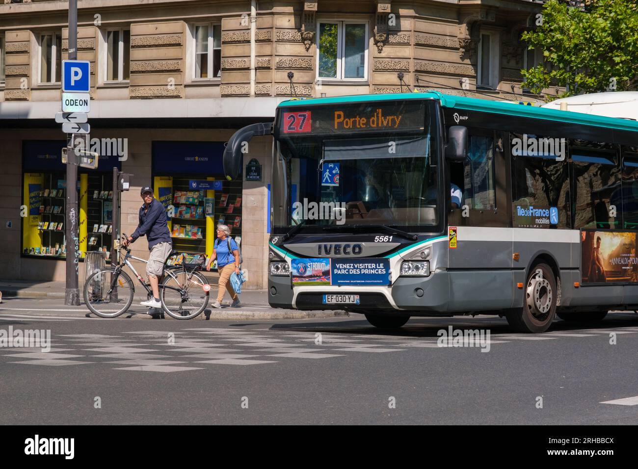 Paris, FR - 31 août 2022 : bus RATP Boulevard Saint-Michel à Paris Banque D'Images
