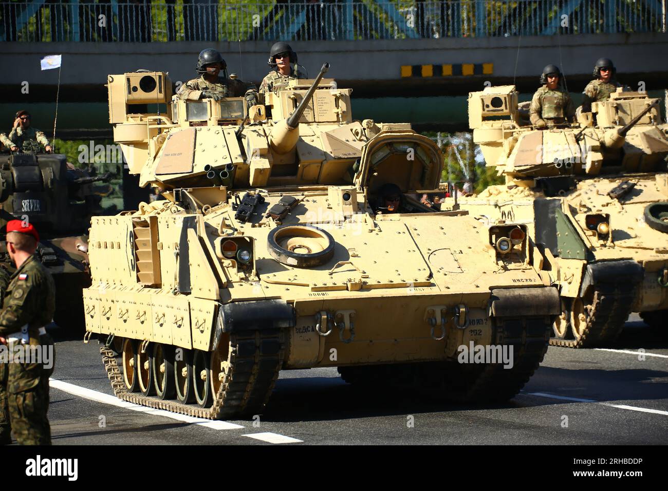 Pologne, Varsovie : l'armée AMÉRICAINE présente un char Bradley lors de la Journée de célébration de l'armée polonaise. Banque D'Images