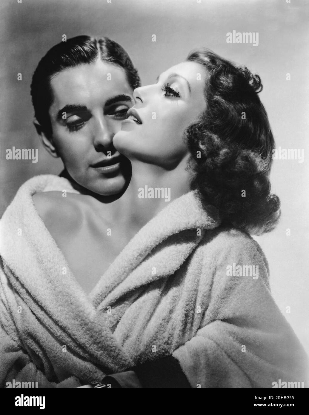 Hollywood, Californie : 1937 Une photo de films stars Loretta Young et Tyrone Power du film 'Love is News'. Banque D'Images