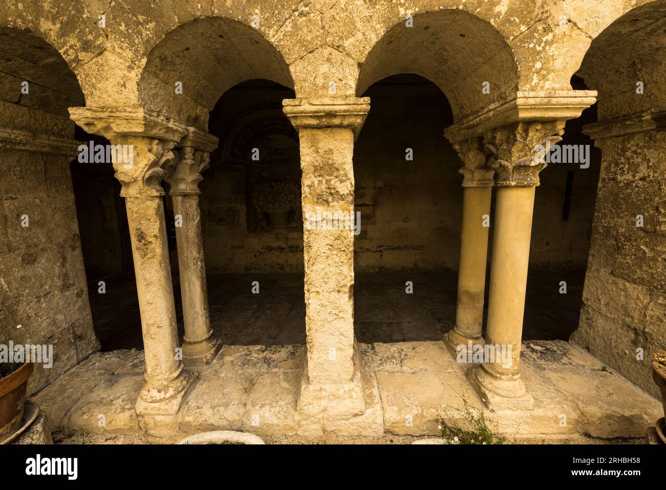 Saint Rémy, Bouches du Rhône, France, 23.06.2018. Cloître du Monastère de San Paul de Mausole à Saint-Rémy de Provence, où Van Gogh passa Banque D'Images