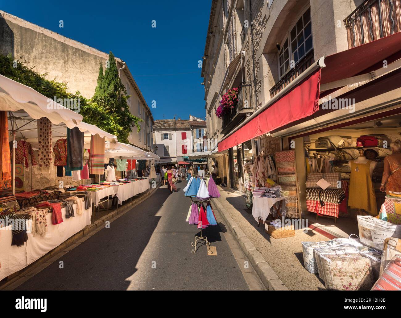 Français, vendeurs, shopping, marché du mercredi, Saint-Rémy-de-Provence, Provence, France, Europe Banque D'Images