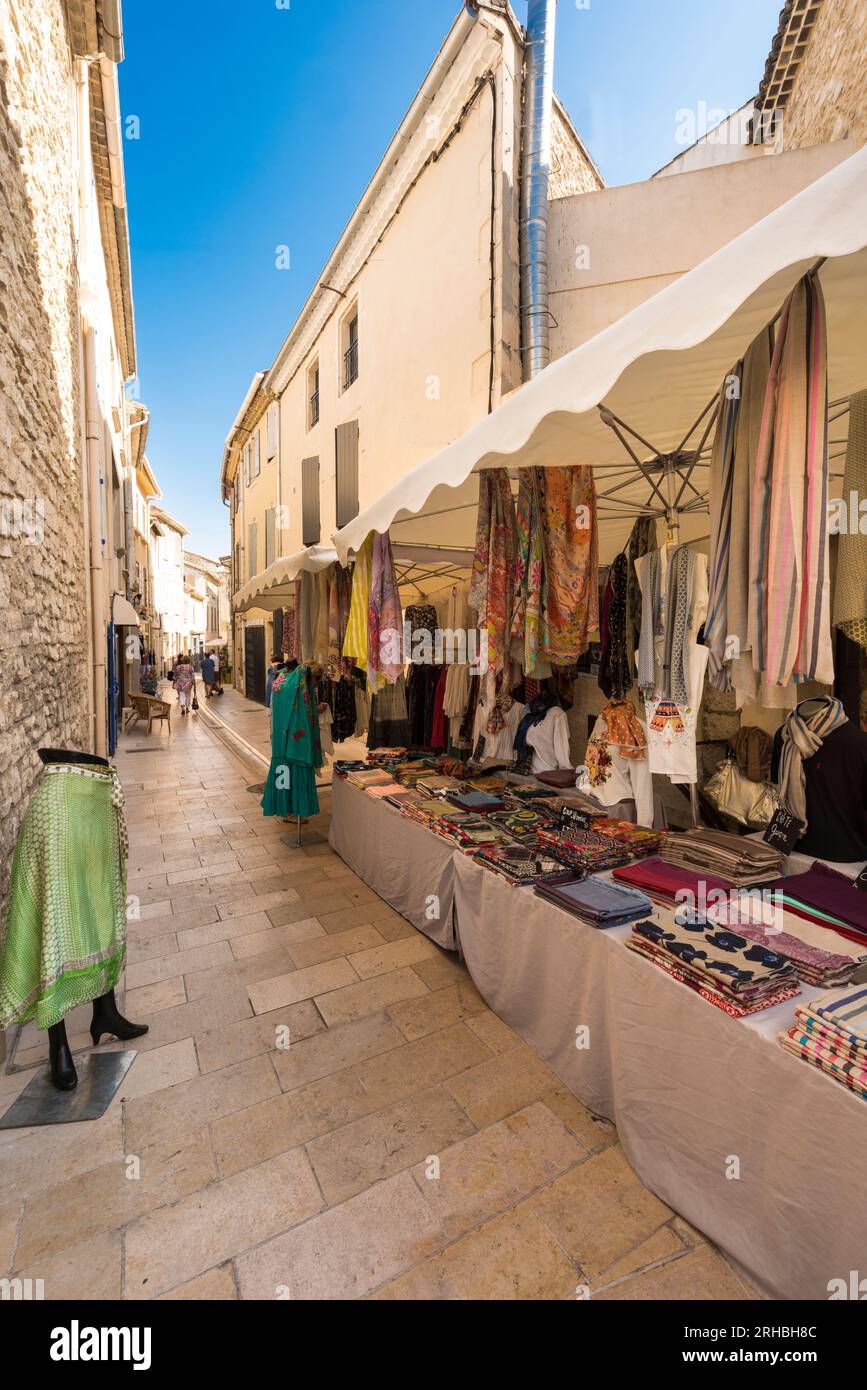 Français, vendeurs, shopping, marché du mercredi, Saint-Rémy-de-Provence, Provence, France, Europe Banque D'Images