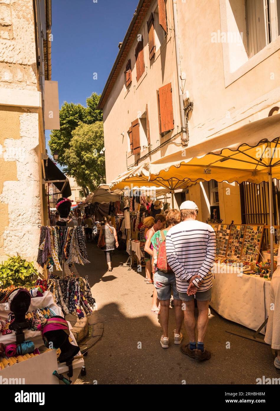 Saint Rémy de Provence, Bouches du Rhône, France, 27.06.2018. Français, vendeurs, shopping, marché du mercredi à Saint-Rémy-de-Provence Banque D'Images