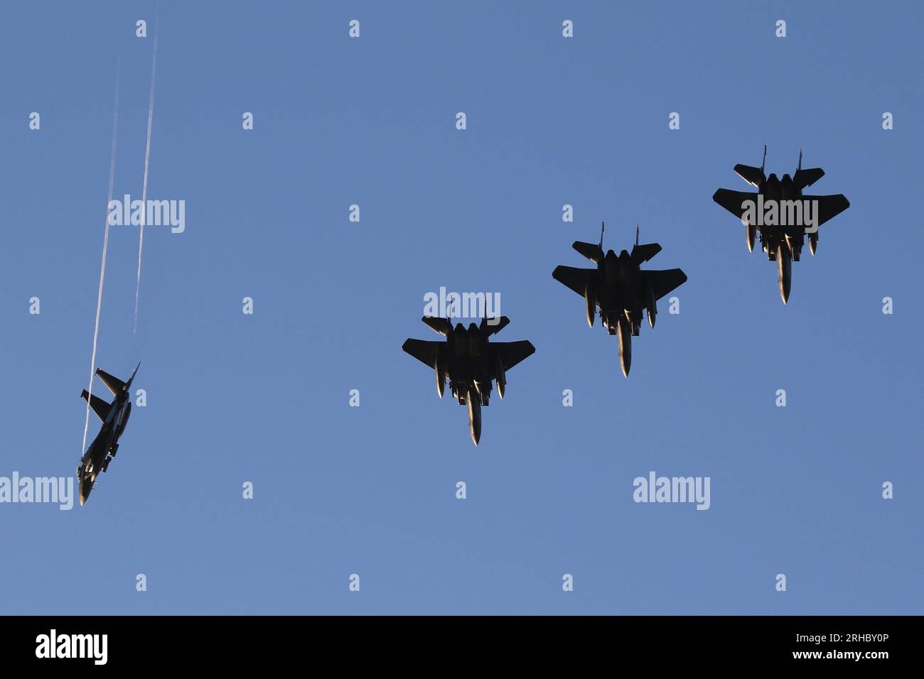 USAF 48th FW F-15E sur la rupture dans le ciel à la RAF Lakenheath. Banque D'Images