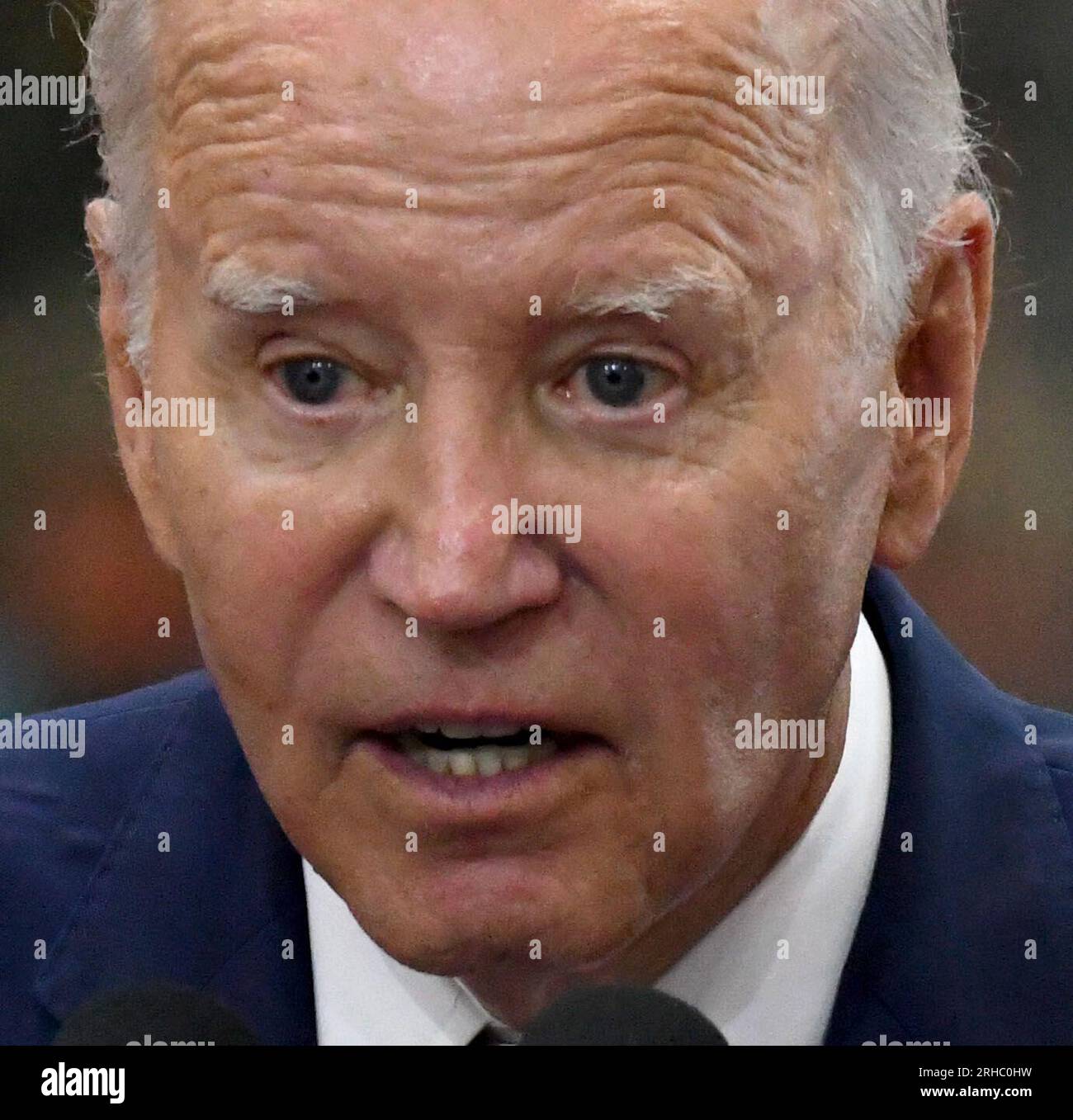 Milwaukee, Wisconsin, États-Unis. 15 août 2023. LE PRÉSIDENT JOE BIDEN prononce une allocution à Ingeteam Inc. À Milwaukee, Wisconsin, le mardi 15 août 2023. Il a pris la parole la veille du premier anniversaire de la Loi sur la réduction de l'inflation. Ingeteam a annoncé des plans pour augmenter la production de chargeurs de véhicules électriques. L'administration Biden a pour objectif de construire un réseau de 500 000 chargeurs de véhicules électriques le long des autoroutes du pays. Selon le bureau de presse de la Maison Blanche, le thème du président était "comment Bidenomics investit en Amérique pour faire croître l'économie du milieu vers le haut et de bas en haut, pas du haut Banque D'Images