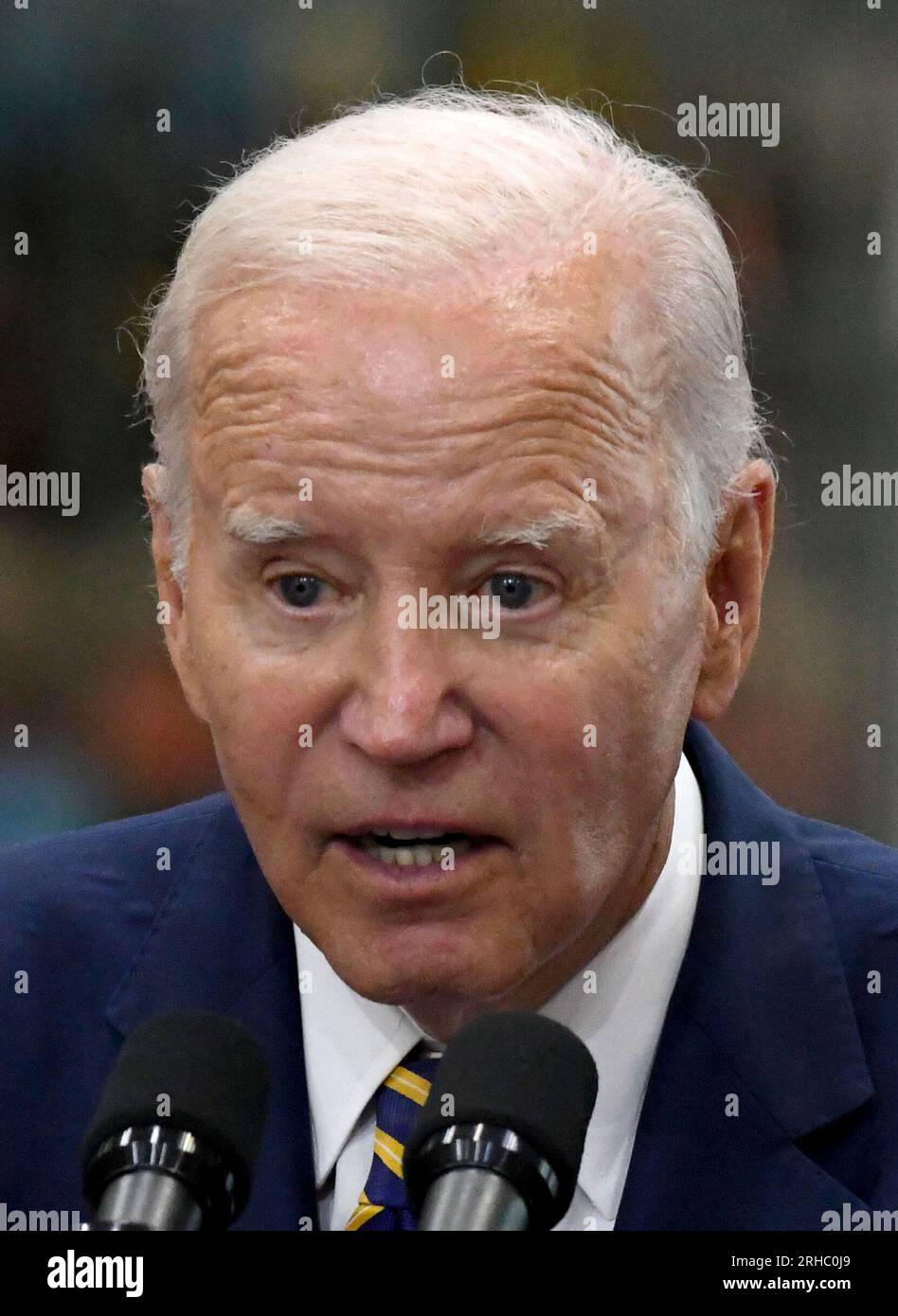 Milwaukee, Wisconsin, États-Unis. 15 août 2023. LE PRÉSIDENT JOE BIDEN prononce une allocution à Ingeteam Inc. À Milwaukee, Wisconsin, le mardi 15 août 2023. Il a pris la parole la veille du premier anniversaire de la Loi sur la réduction de l'inflation. Ingeteam a annoncé des plans pour augmenter la production de chargeurs de véhicules électriques. L'administration Biden a pour objectif de construire un réseau de 500 000 chargeurs de véhicules électriques le long des autoroutes du pays. Selon le bureau de presse de la Maison Blanche, le thème du président était "comment Bidenomics investit en Amérique pour faire croître l'économie du milieu vers le haut et de bas en haut, pas du haut Banque D'Images