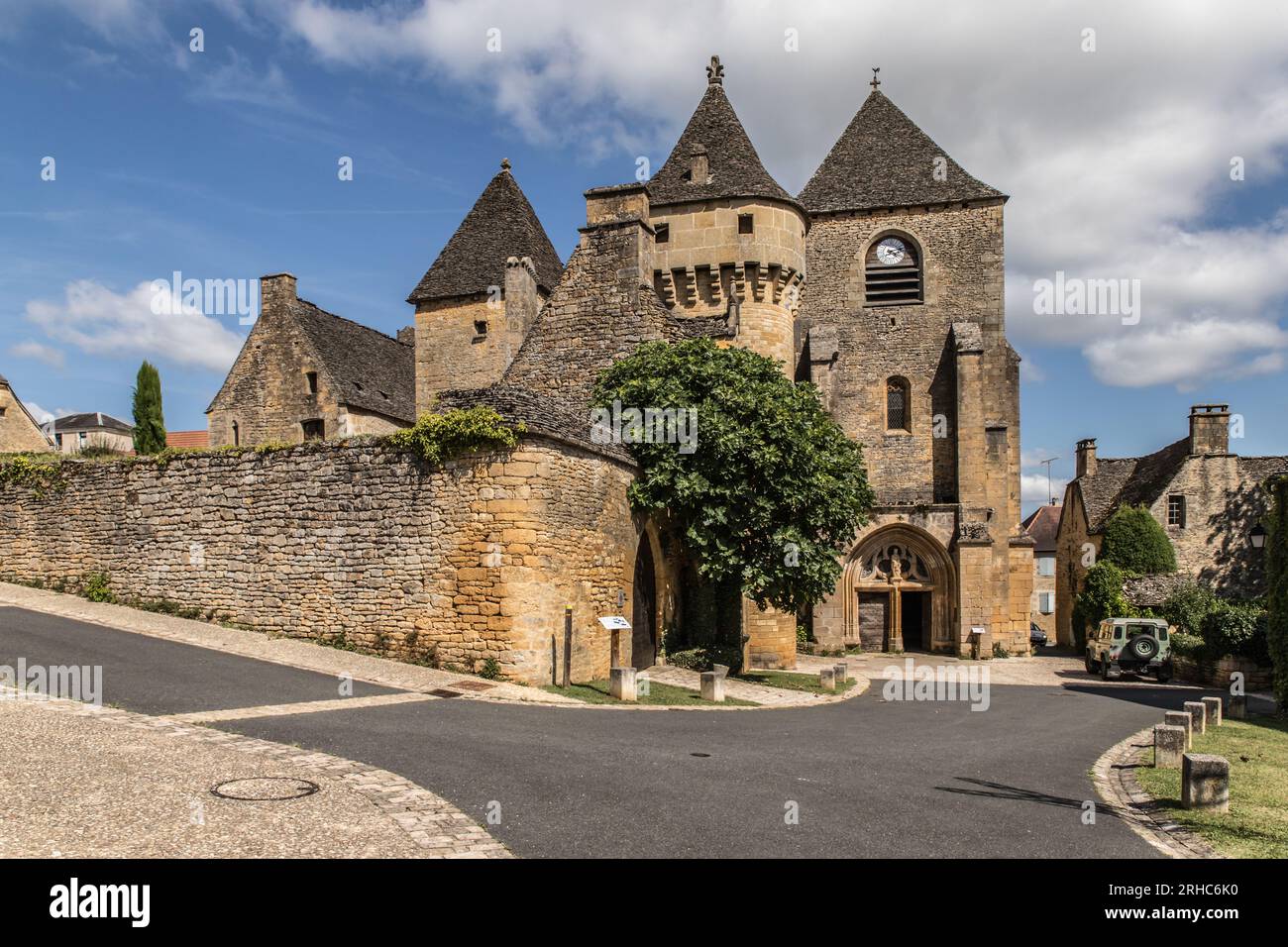 Église notre-Dame-de-l'Assomption et château Banque D'Images