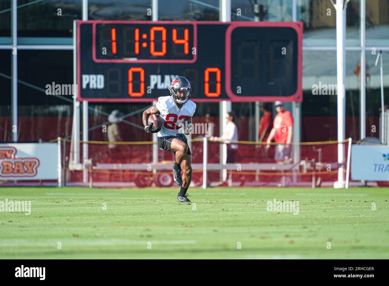 Tampa, Floride, États-Unis, 14 août 2023, le joueur des Buccaneers de Tampa Bay, Deven Thompkins #83, lors d'un camp d'entraînement au centre d'entraînement Advent Health. (Pho Banque D'Images