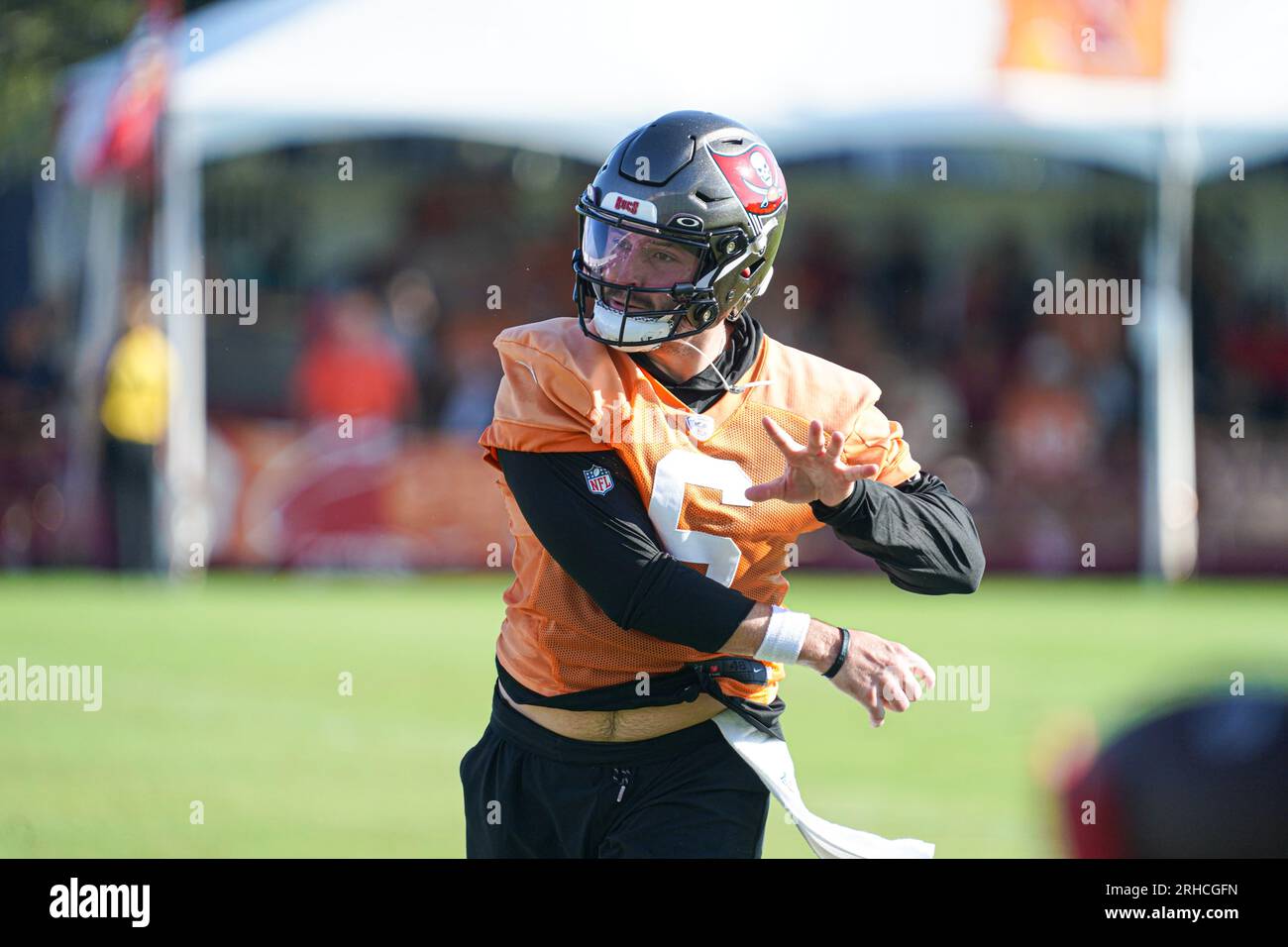 Tampa, Floride, États-Unis, 14 août 2023, Tampa Bay Buccaneers quarterback Baker Mayfield #6 lors d'un camp d'entraînement au Centre de formation Advent Health . ( Banque D'Images