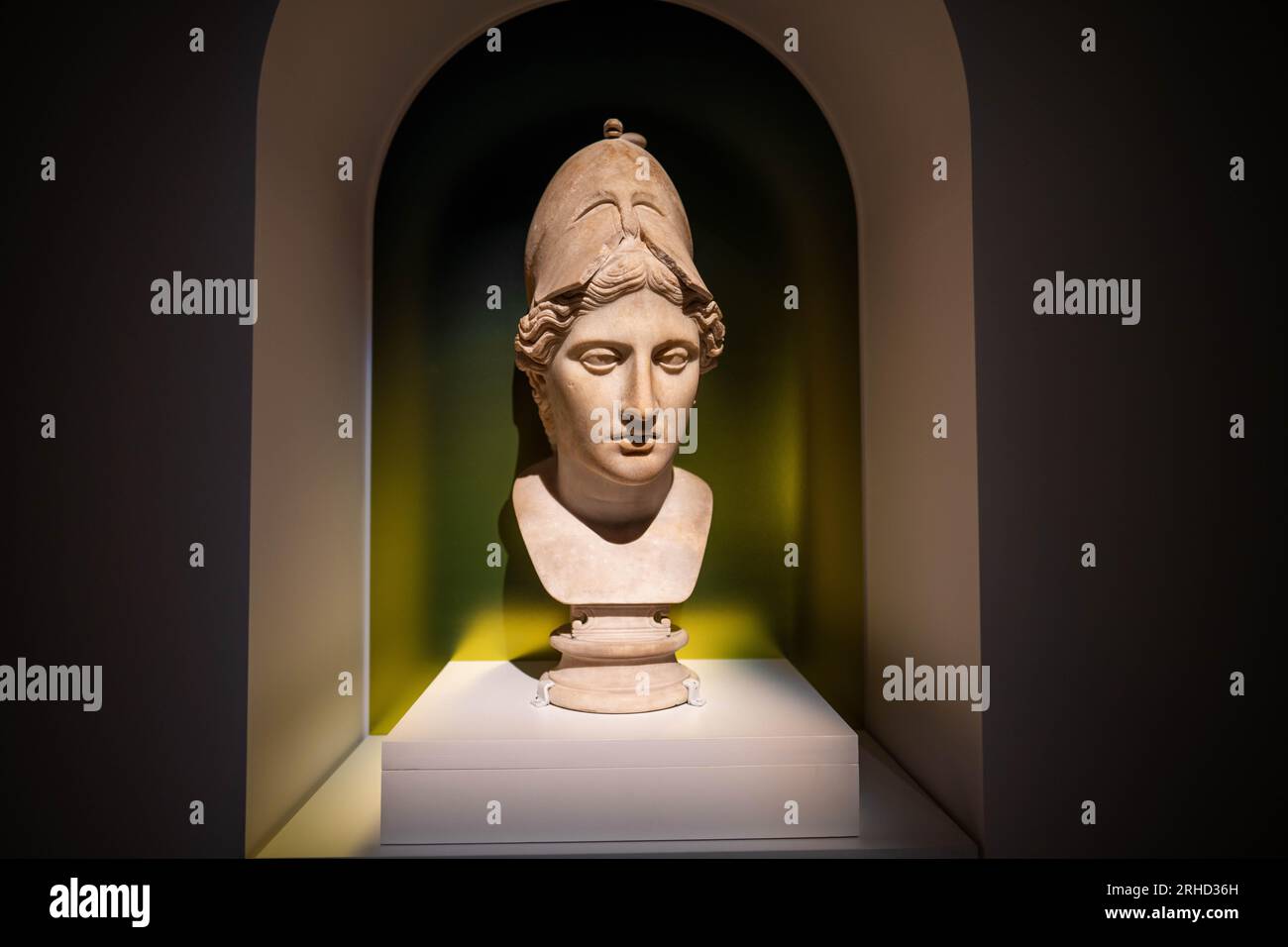 ancienne statue asiatique de femme Banque D'Images