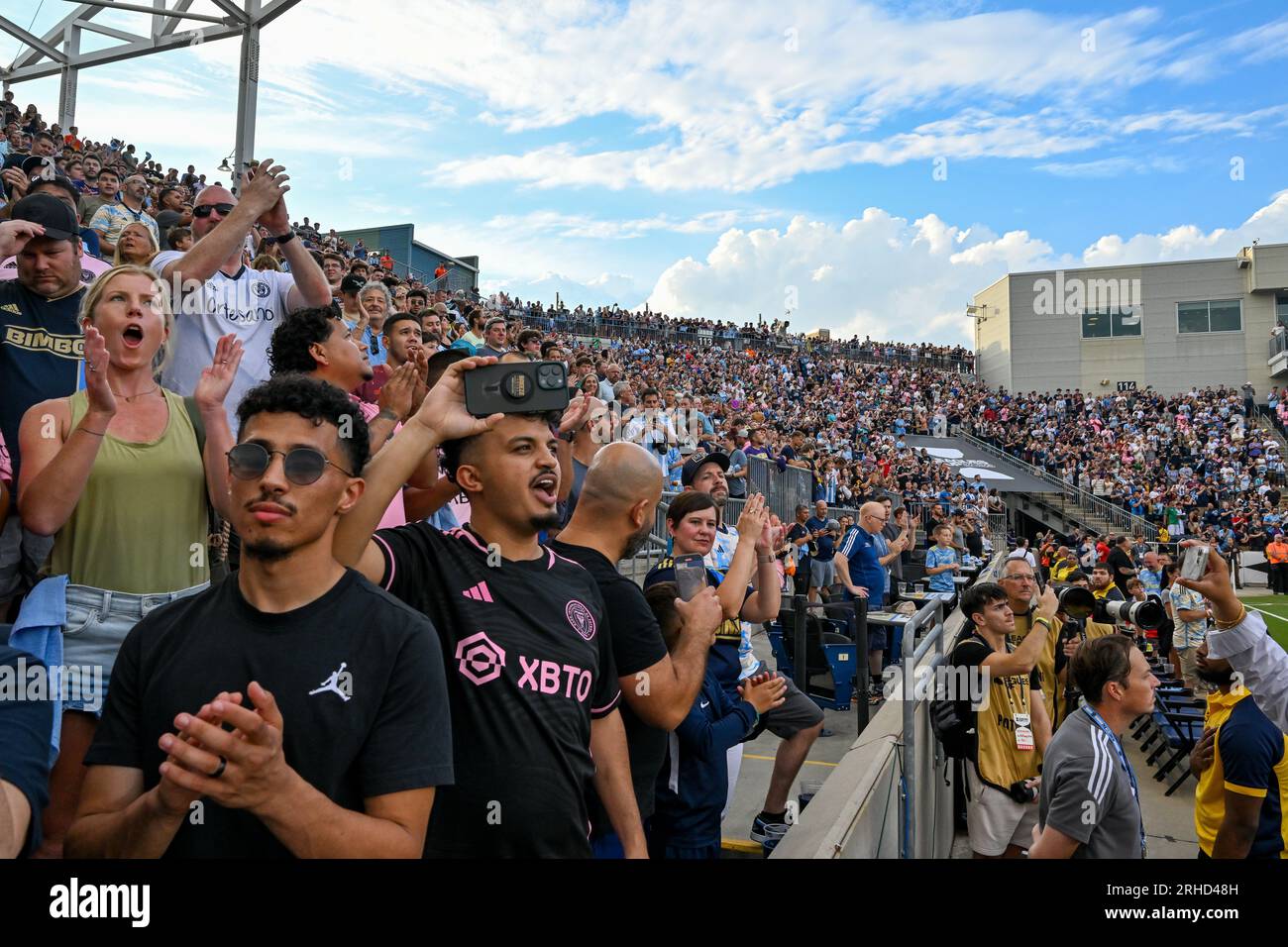 Chester, PA, USA 15 août, 2023 fans attendent le début du match (image de crédit : Don Mennig Alamy News - usage éditorial seulement - pas d'usage commercial) Banque D'Images