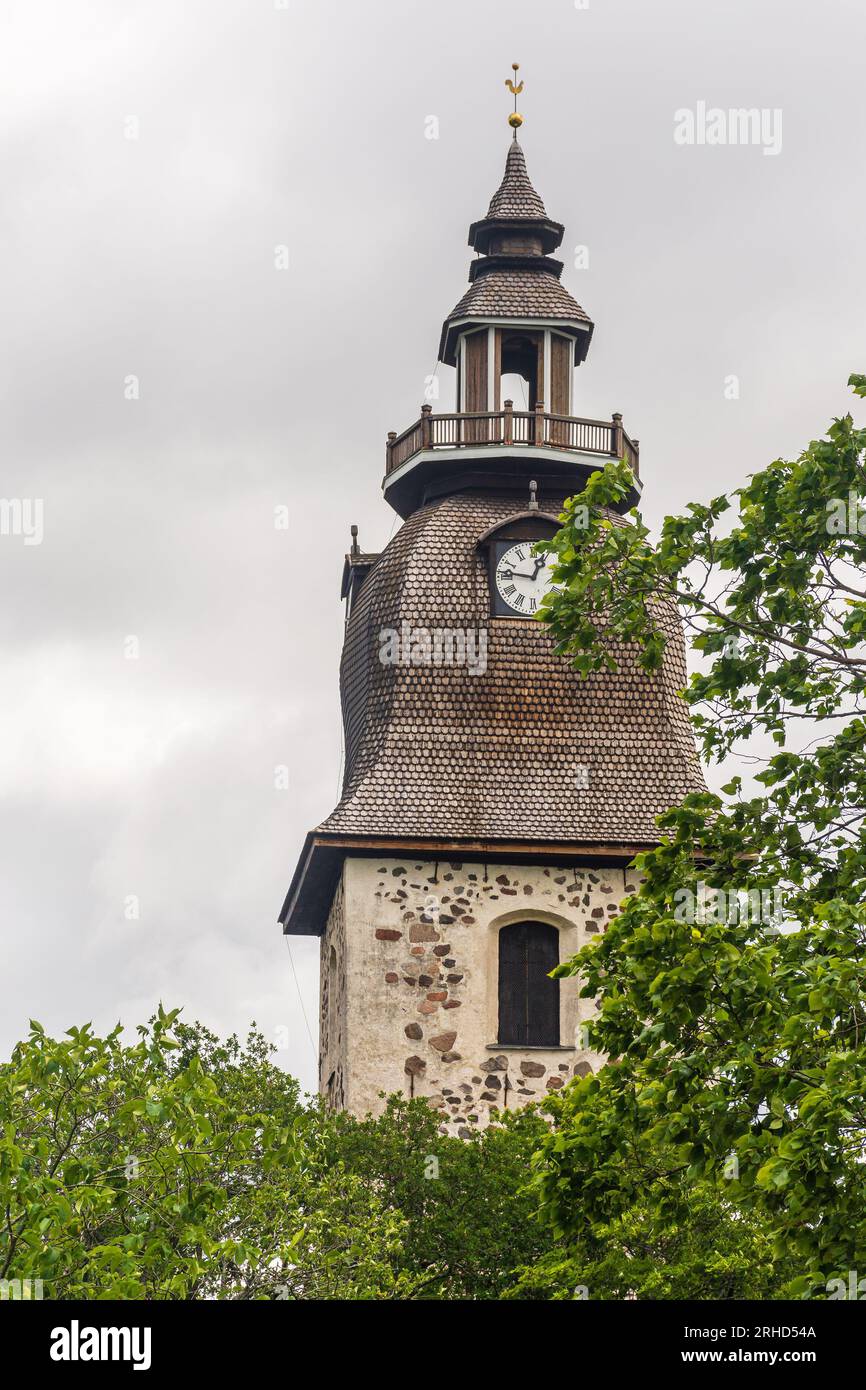 Beffroi de l'église médiévale en pierre de Naantali Finlande Banque D'Images
