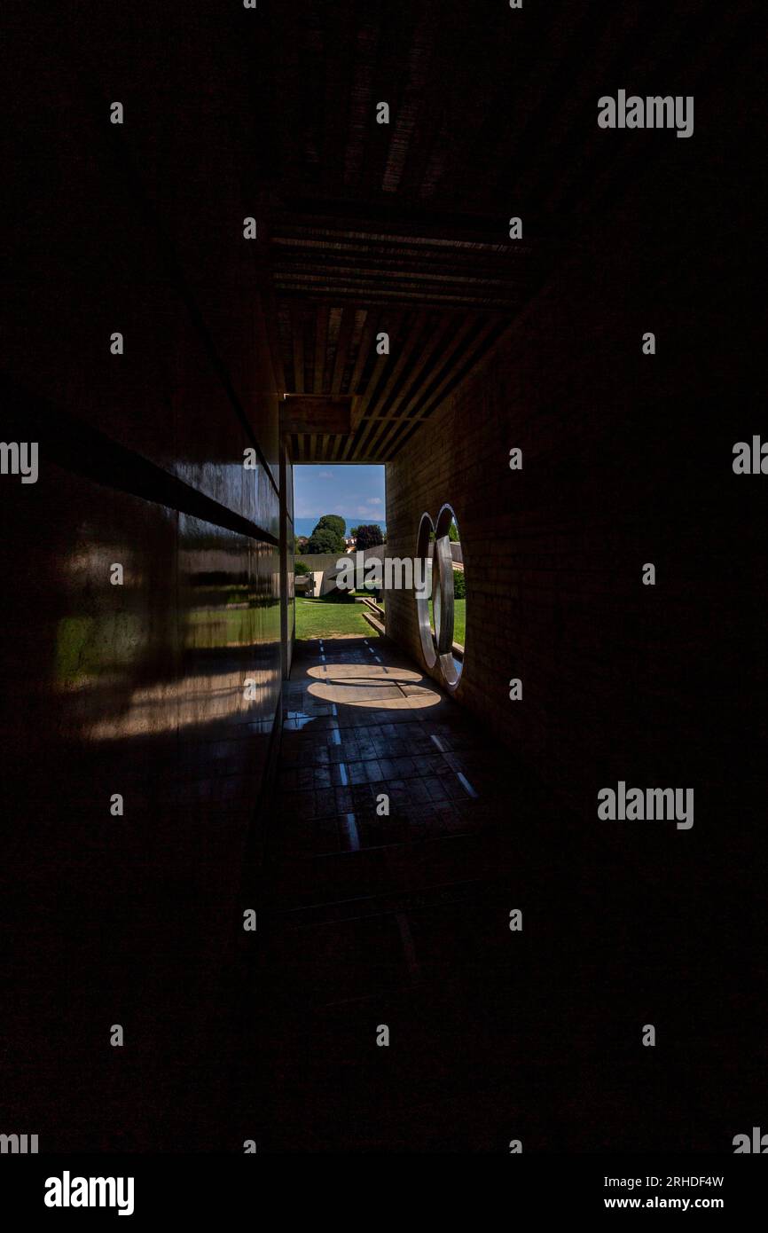 Les deux anneaux croisés, un rose et un bleu, représentent le masculin et le féminin et ne sont qu’un des nombreux symboles représentés dans ce lieu Banque D'Images