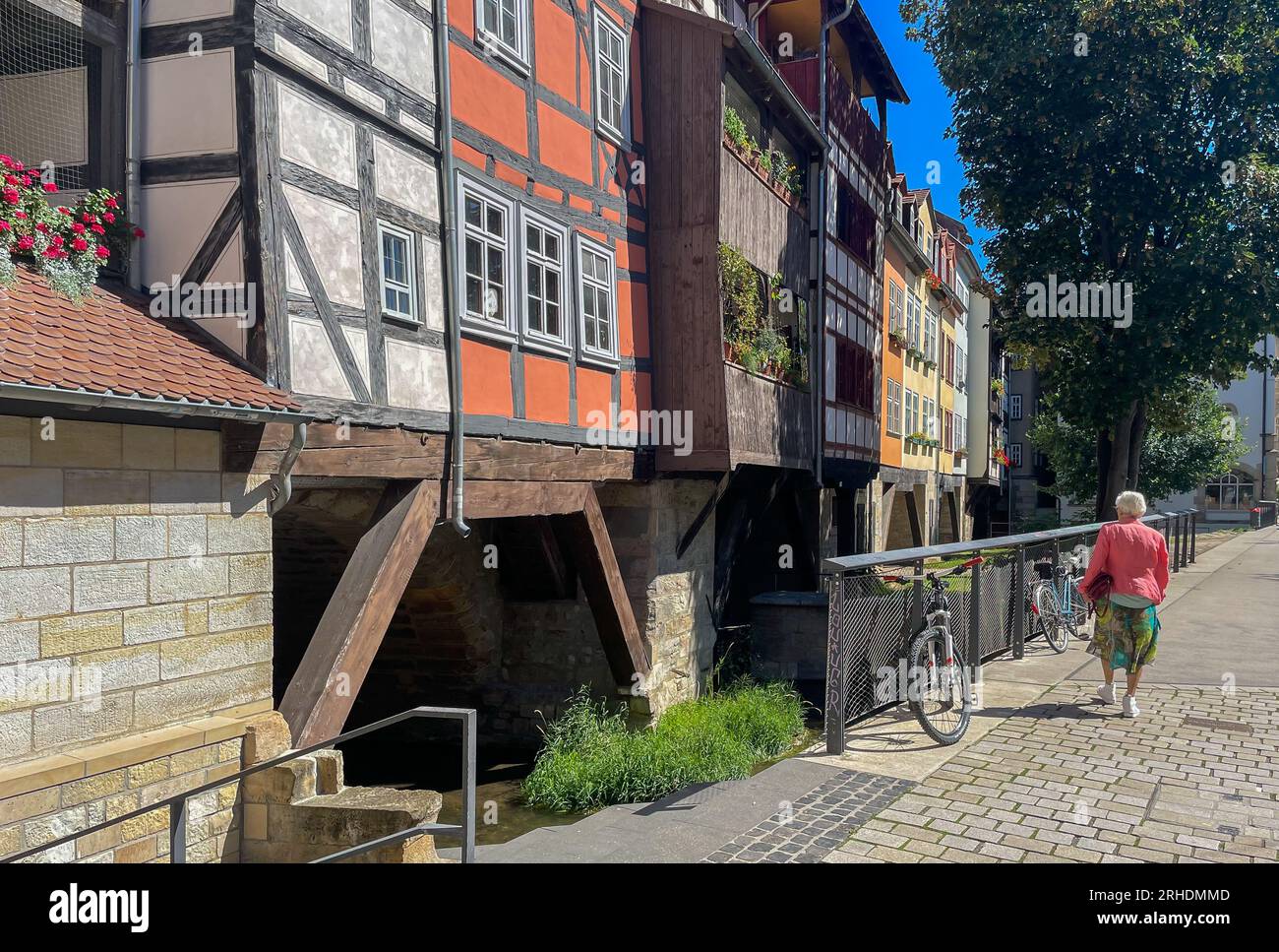 vieilles maisons dans la ville avec pont un chauffeur à erfurt Banque D'Images