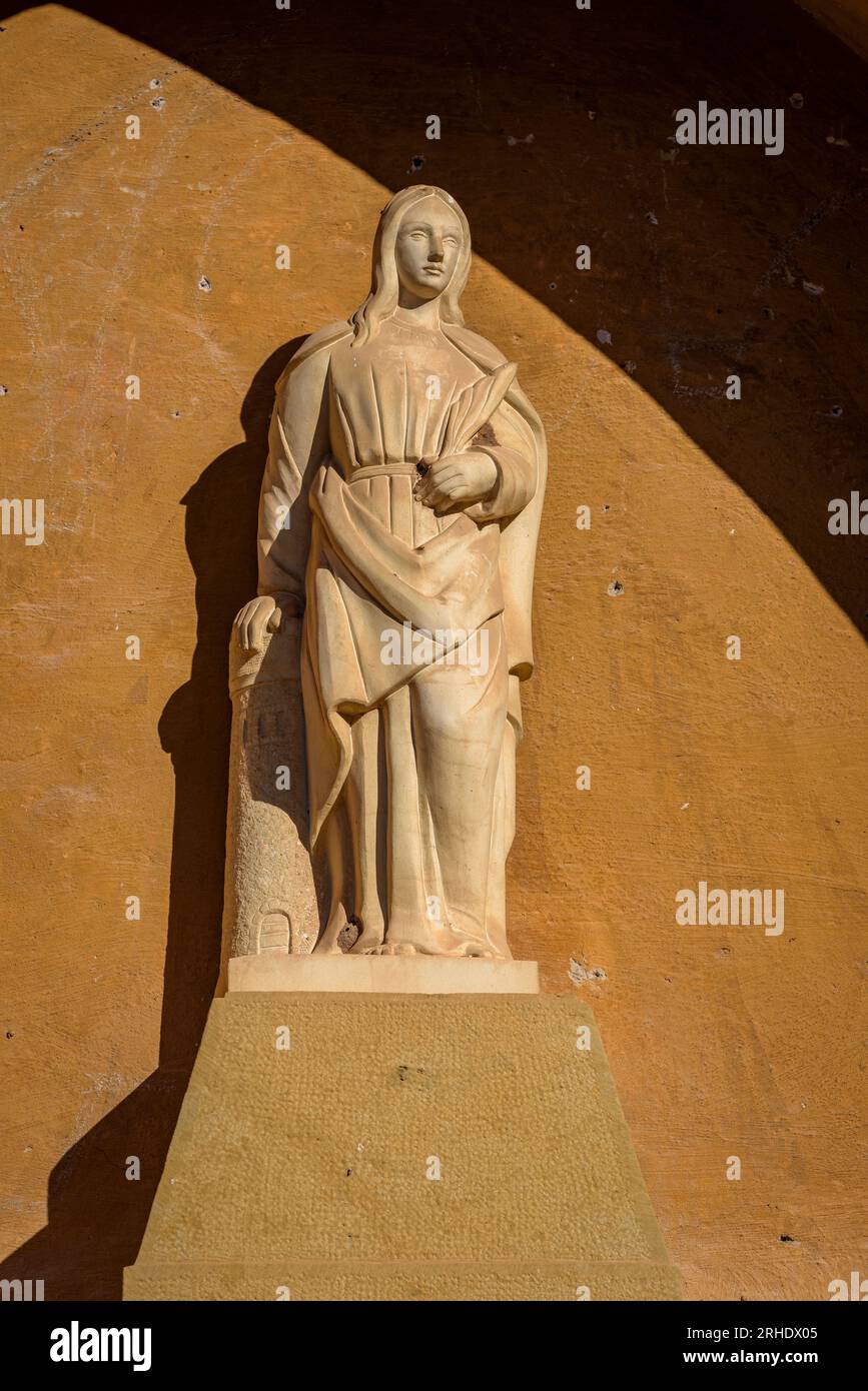 Détail du portail d'entrée dans l'église Santa Bàrbara à Ogassa (Ripollès, Gérone, Catalogne, Espagne, Pyrénées) Banque D'Images