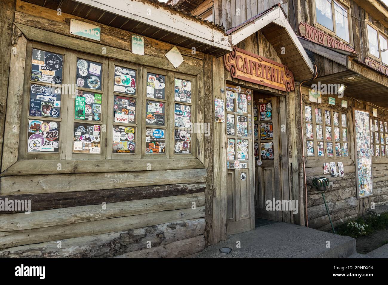 Un petit magasin et restaurant à Cerro Castillo, au Chili, le village le plus proche du parc national Torres del Paine. Il est également sur la route vers Argentin Banque D'Images