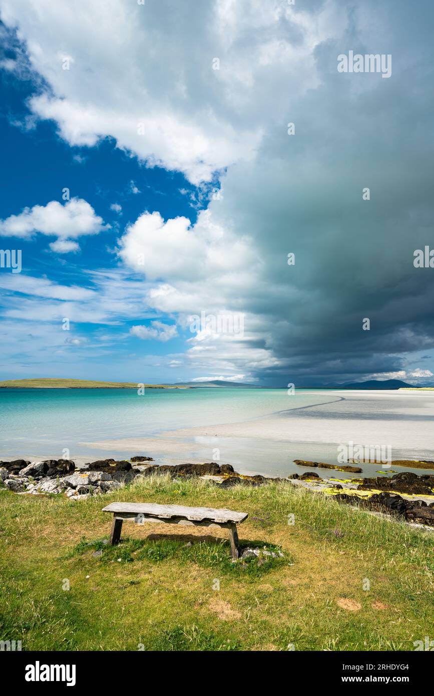 Banc surplombant Clachan Sands, North Uist, Hébrides extérieures, Écosse Banque D'Images