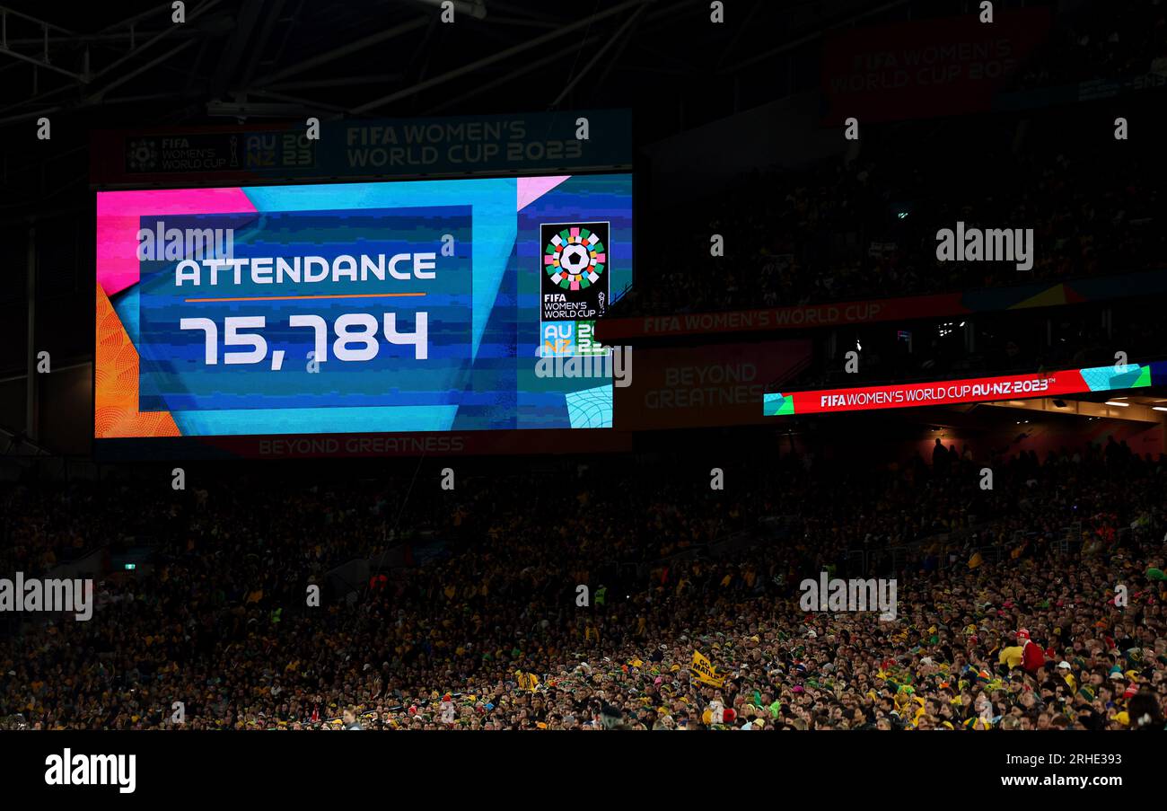 Un grand écran montre la fréquentation du match de 75 784 lors du match de demi-finale de la coupe du monde féminine de la FIFA au Stadium Australia, Sydney. Date de la photo : mercredi 16 août 2023. Banque D'Images