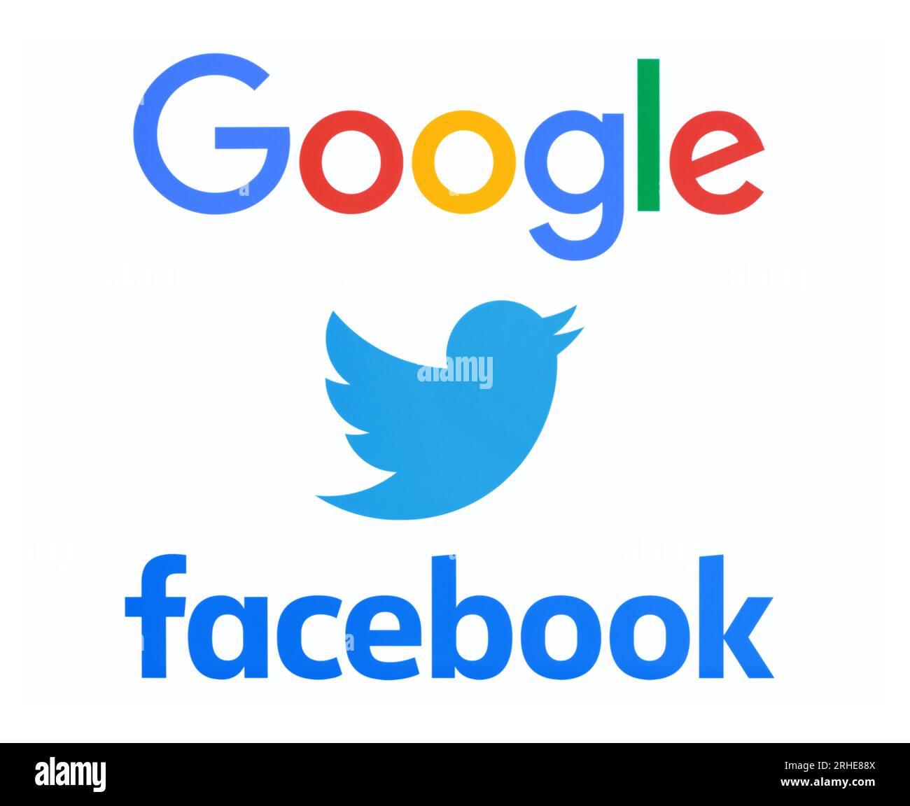 Kiev, Ukraine - 20 septembre 2022 : logos Google, Twitter et Facebook sur fond blanc, imprimés sur papier. Concept sur les nouvelles : Facebook, Google, TW Banque D'Images