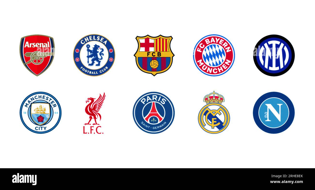 Kiev, Ukraine - 26 octobre 2022 : ensemble de logos des meilleures équipes de football du monde, imprimés sur papier, tels que : Arsenal, Chelsea, FC Barselona, FC Bayern Munc Banque D'Images