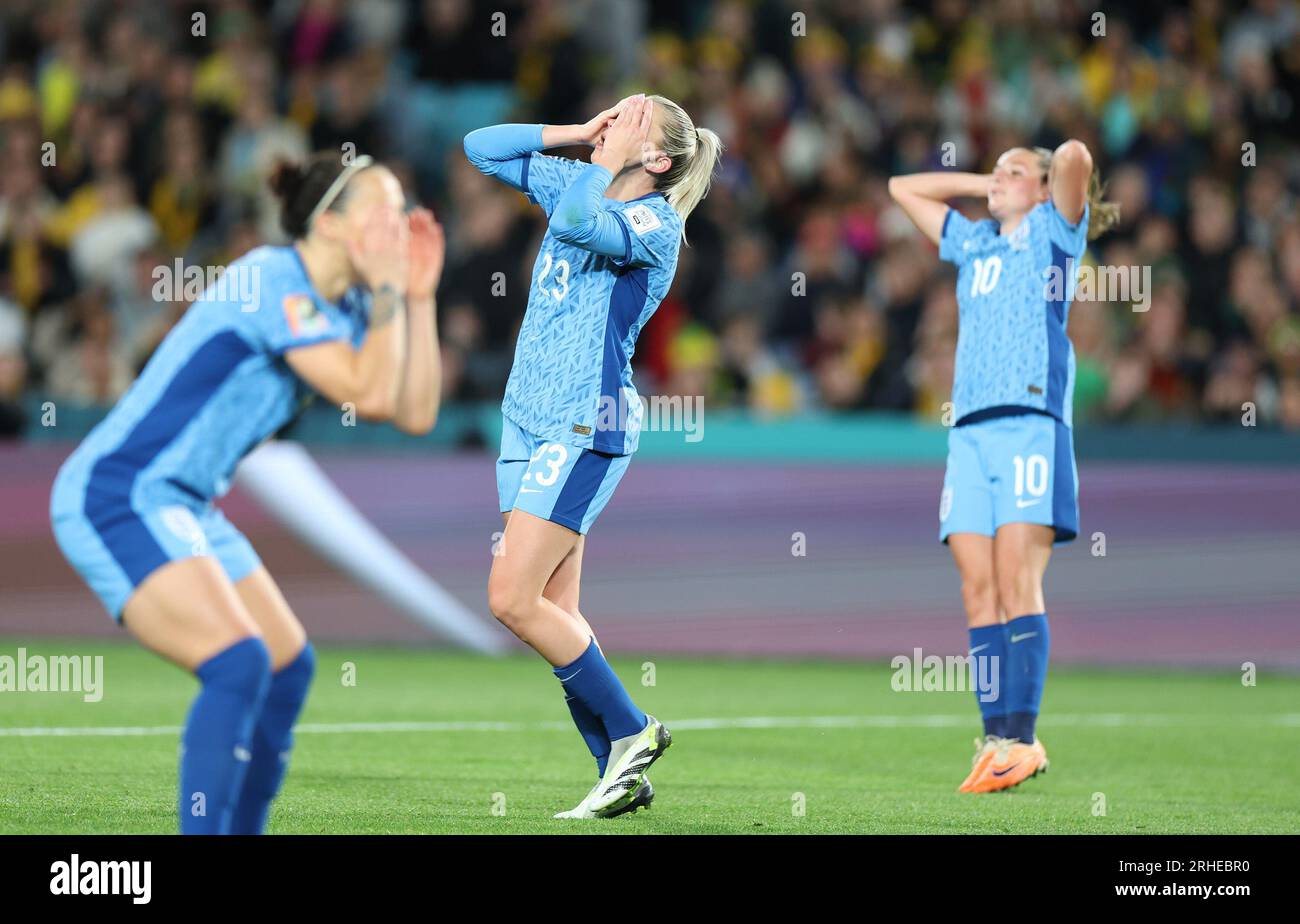 Sydney, Australie. 16 août 2023. L'anglaise Alessia Russo (C) réagit après avoir perdu une chance de marquer lors de la demi-finale entre l'Australie et l'Angleterre lors de la coupe du monde féminine de la FIFA 2023 à Sydney, Australie, le 16 août 2023. Crédit : Bai Xuefei/Xinhua/Alamy Live News Banque D'Images