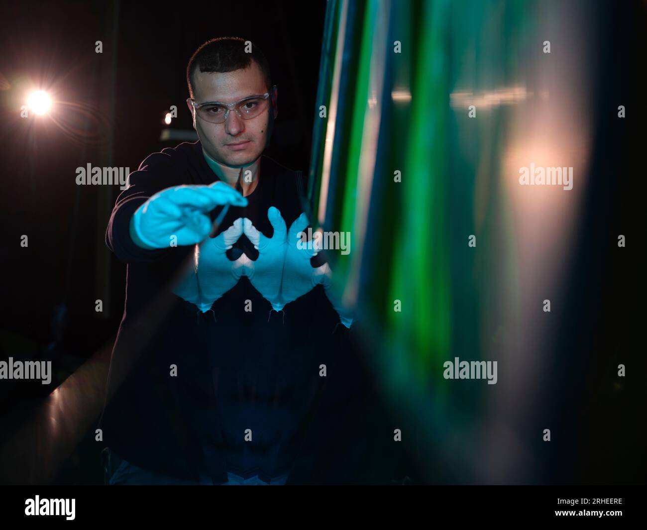 ligne de production d'une usine de pare-brise de voiture. usine de pare-brise de voiture .car glass sur la chaîne de production dans une usine de verre Banque D'Images