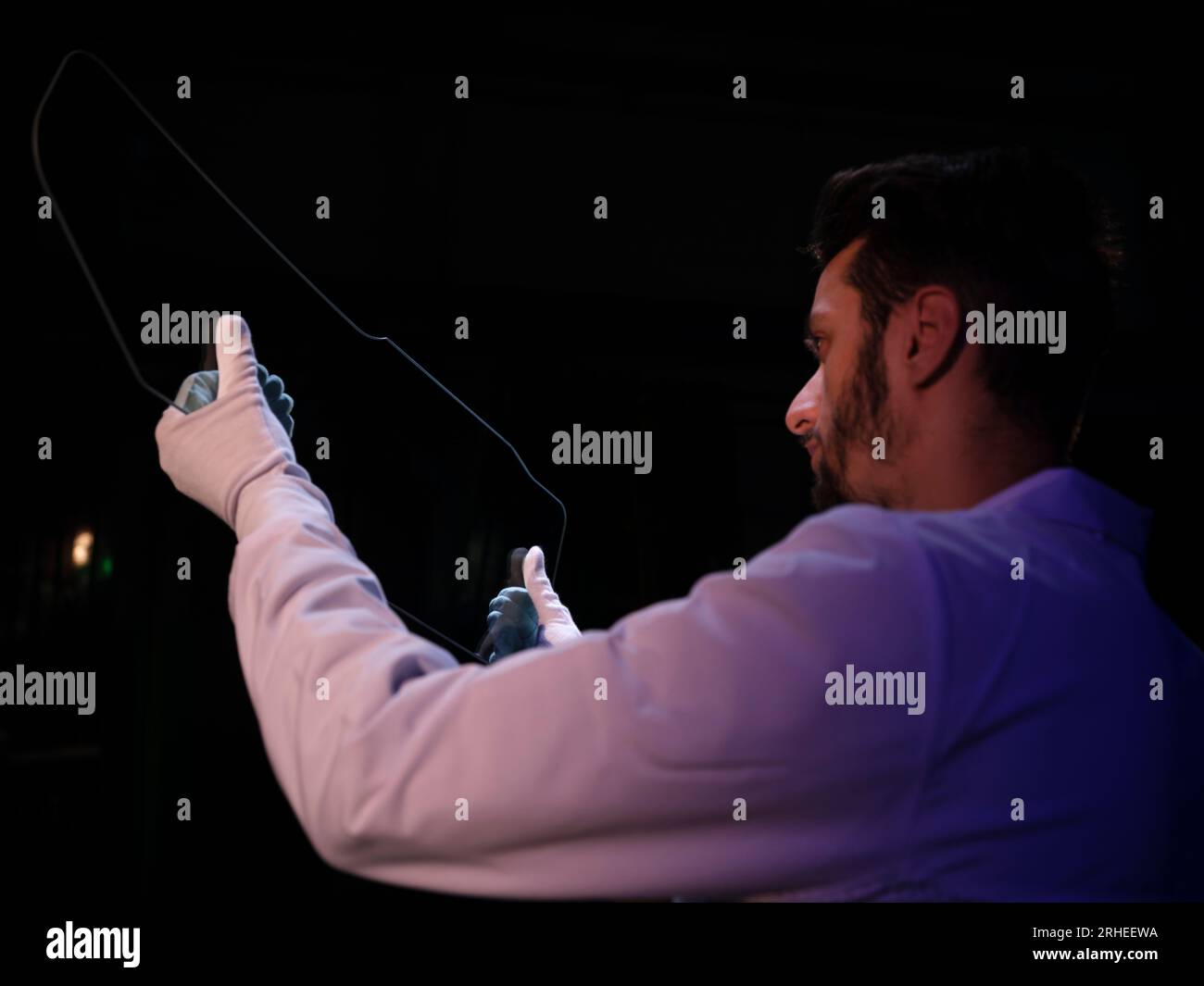 ligne de production d'une usine de pare-brise de voiture. usine de pare-brise de voiture .car glass sur la chaîne de production dans une usine de verre Banque D'Images
