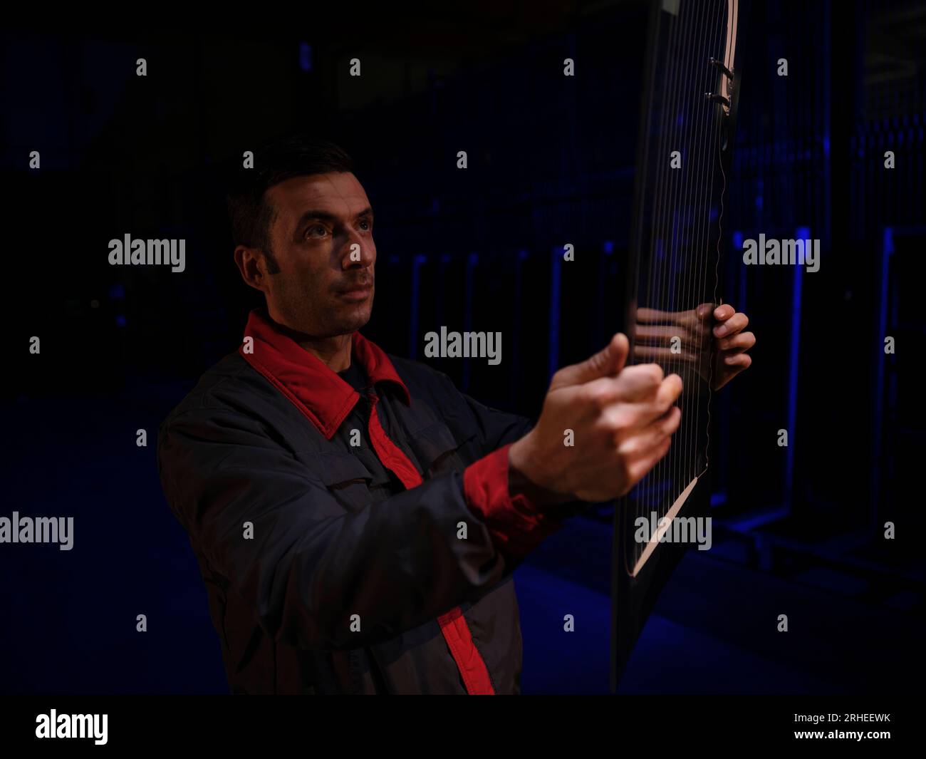 ligne de production d'une usine de pare-brise de voiture. usine de pare-brise de voiture .car glass sur la chaîne de production dans une usine de verre Banque D'Images