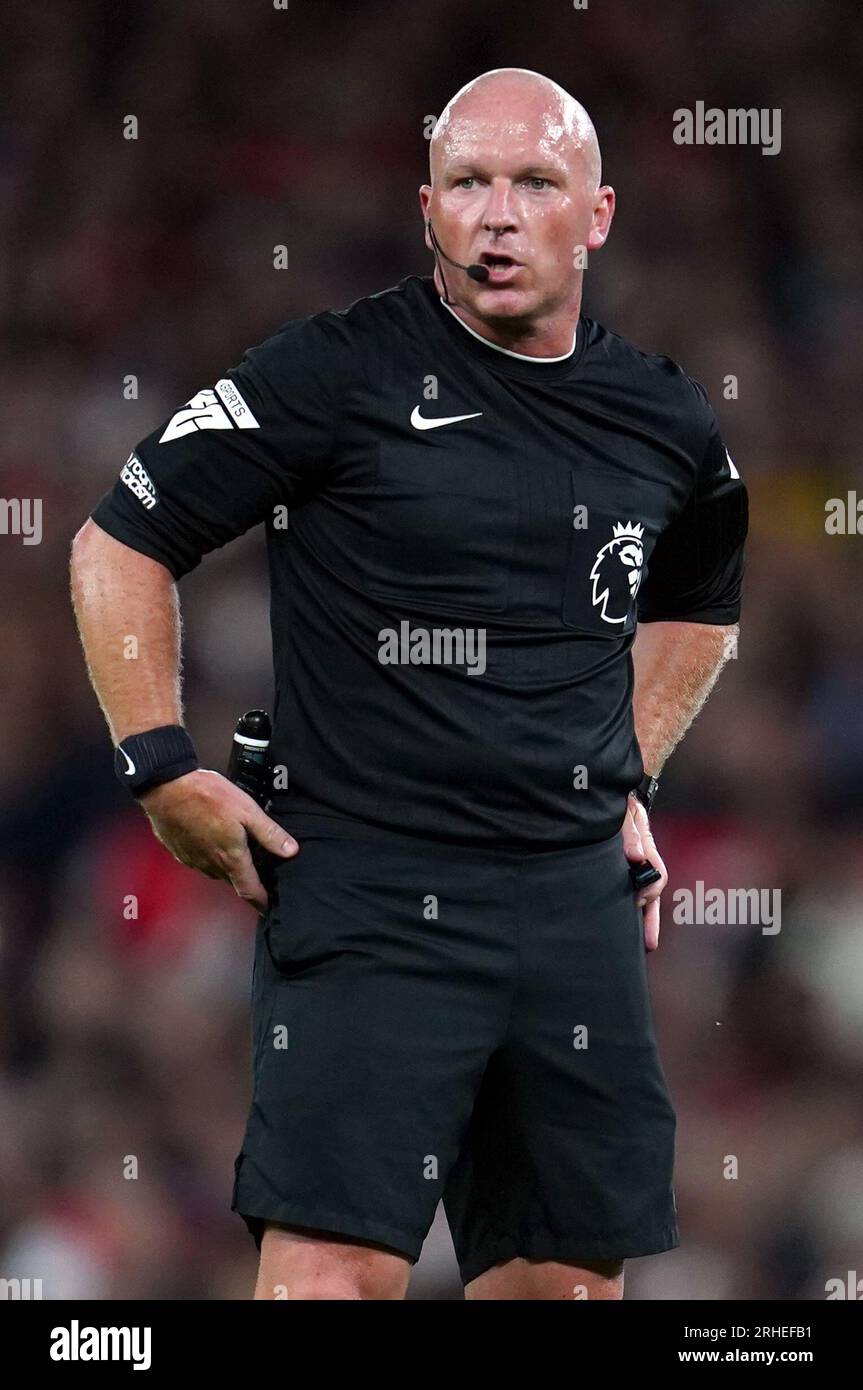 Arbitre Simon Hooper lors du match de Premier League à Old Trafford, Manchester. Date de la photo : lundi 14 août 2023. Banque D'Images