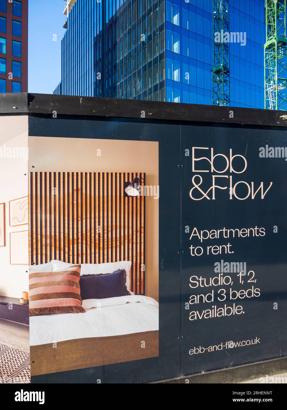 EBB and Flow Publicité pour Appartements, à louer, Stationhill, Reading, Berkshire, Angleterre, Royaume-Uni, GB. Banque D'Images