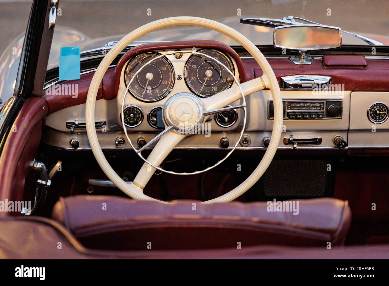 Vue intérieure de la Mercedes 190 SL cabriolet 1958 Banque D'Images