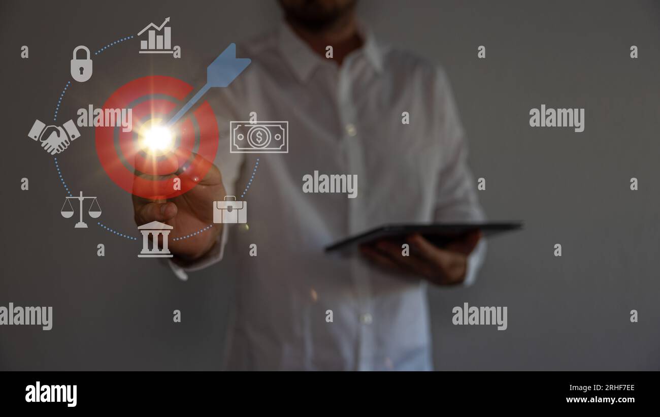homme d'affaires manipulant des documents et développant la stratégie de l'entreprise avec l'intention, le succès et le concept d'objectif d'affaires. Banque D'Images